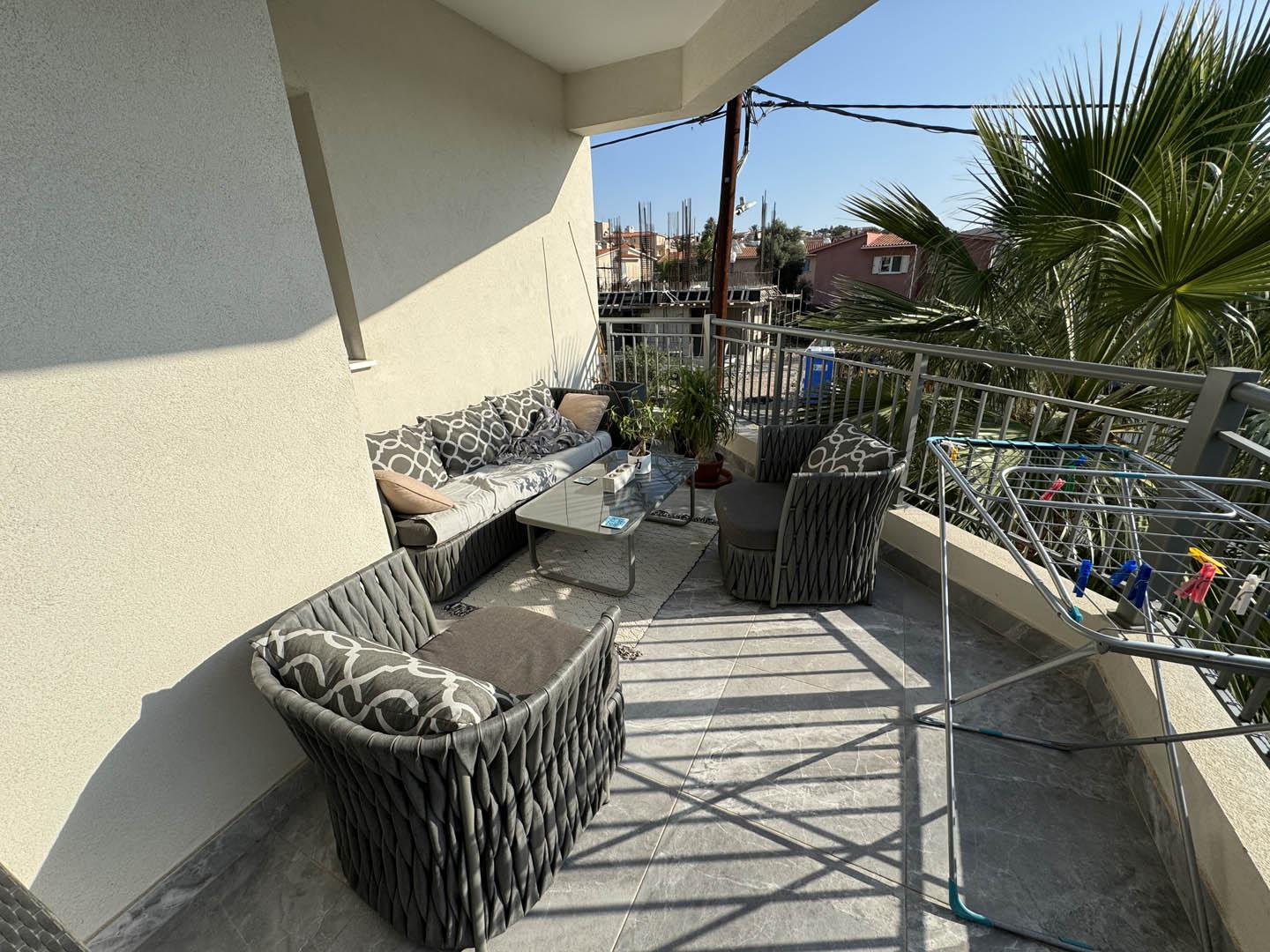 Large 3-bedroom apartment in modern apartment block — photo 4