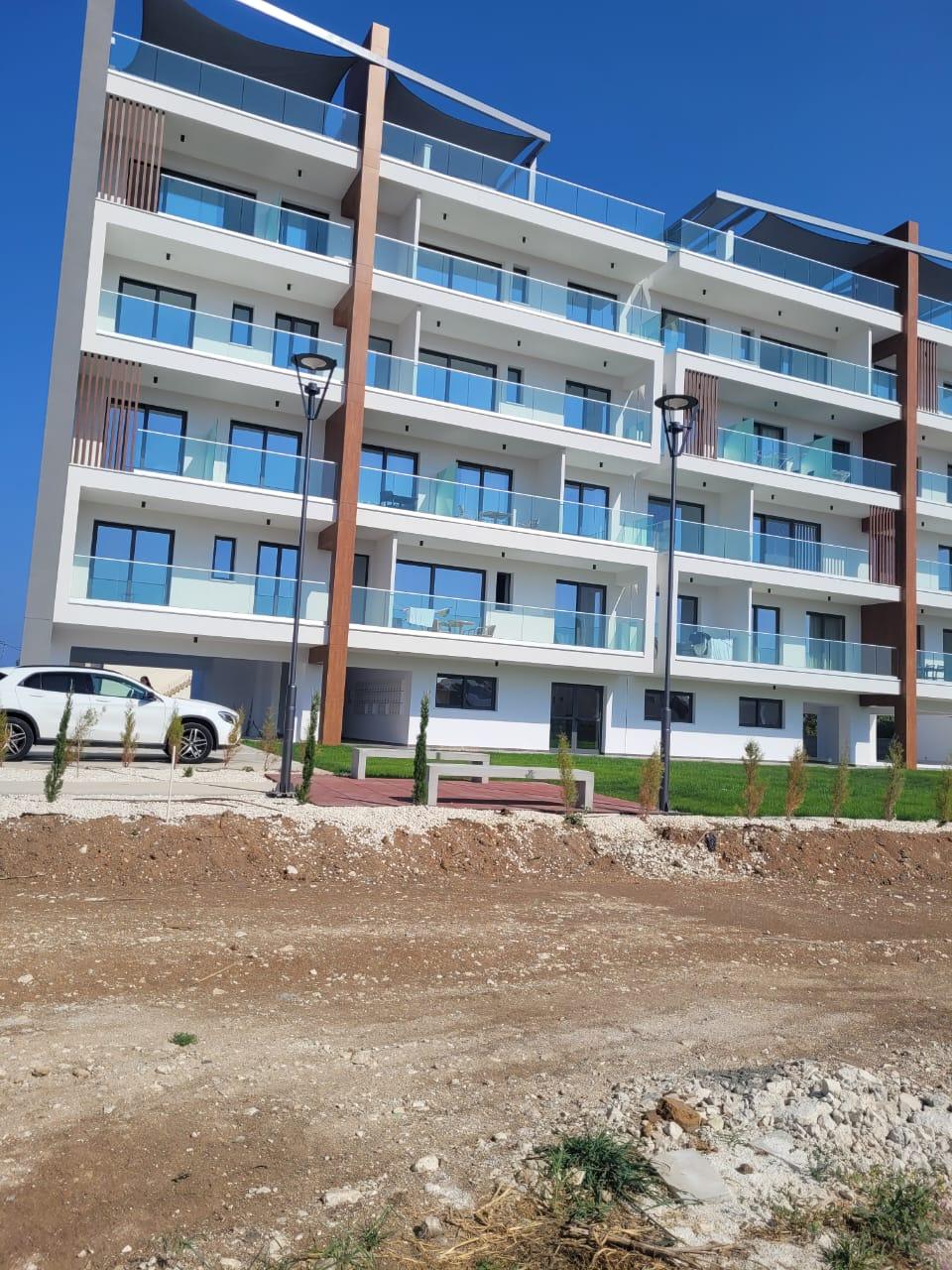 Stunning 1-Bedroom Apartment with Panoramic Sea Views — photo 2