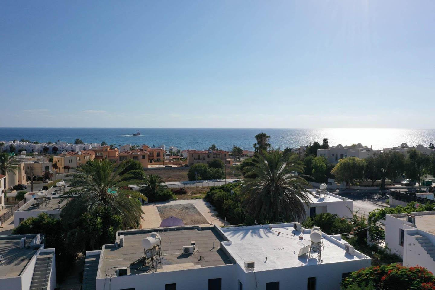 Private villas and townhouses with sea views — photo 3
