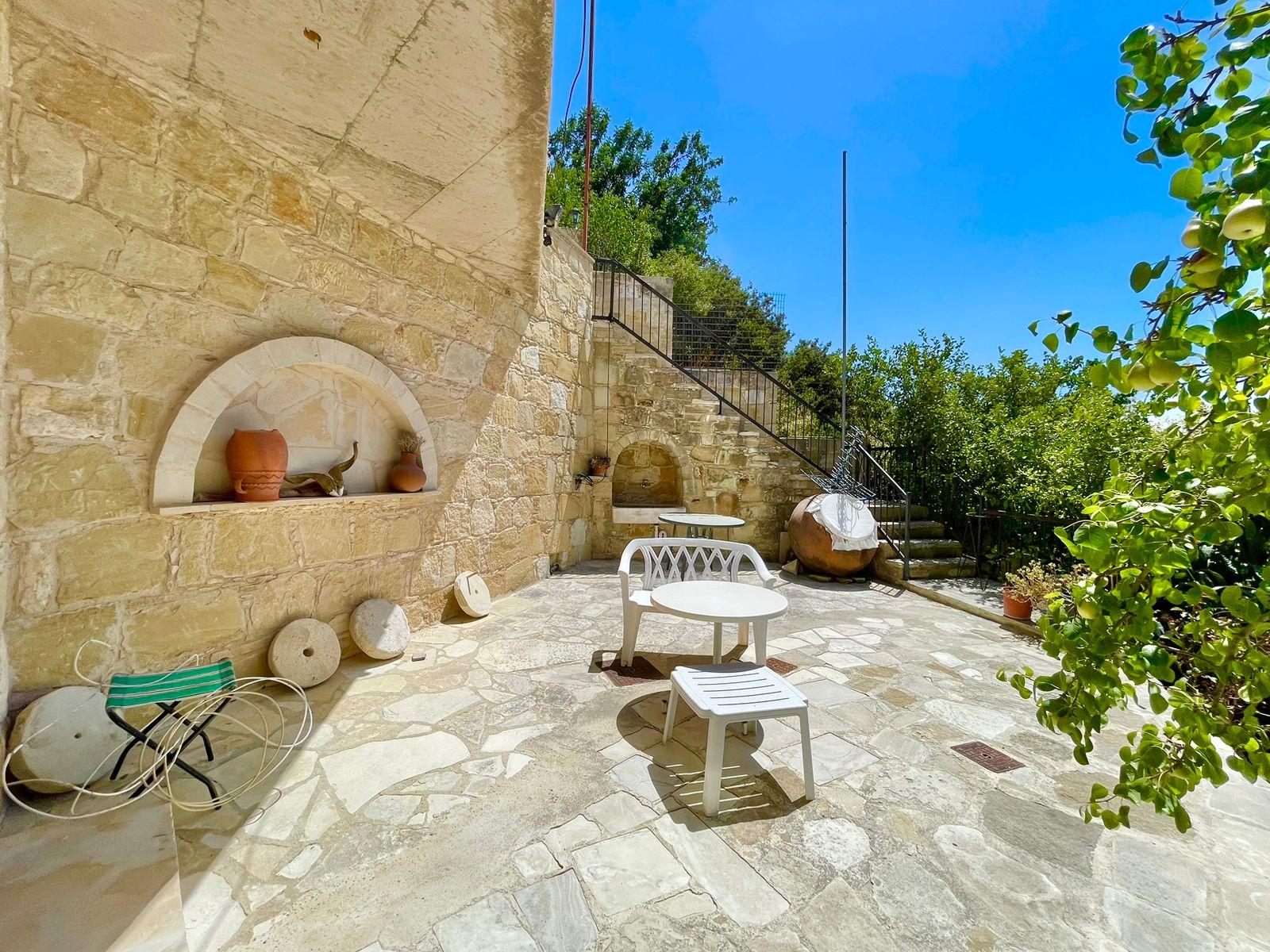 Charming Traditional Stone House with 3 bedrooms — photo 3