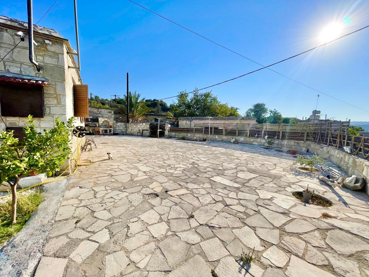 Timeless Stone Bungalow with three bedrooms — photo 5