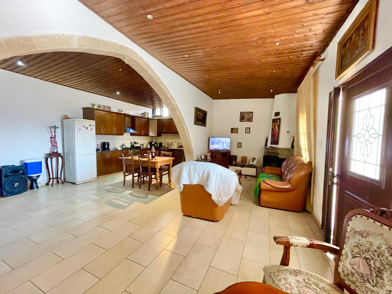 Timeless Stone Bungalow with three bedrooms — photo 2