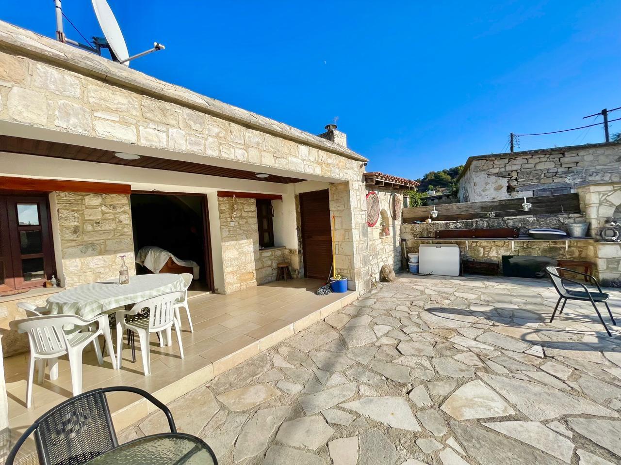 Timeless Stone Bungalow with three bedrooms — photo 4