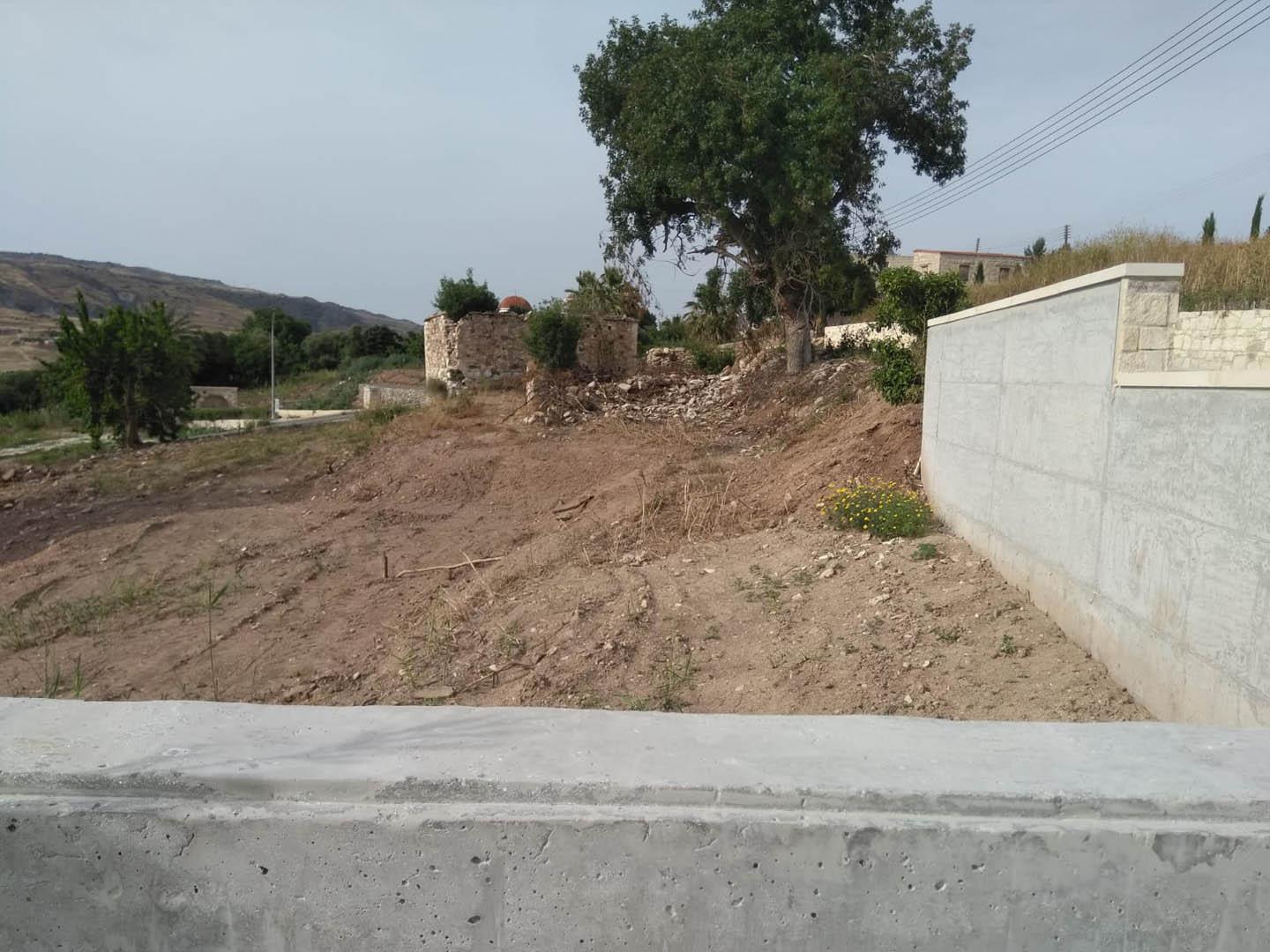 Ayia Varvara Fabulous Building plot for sale with stone house — main photo
