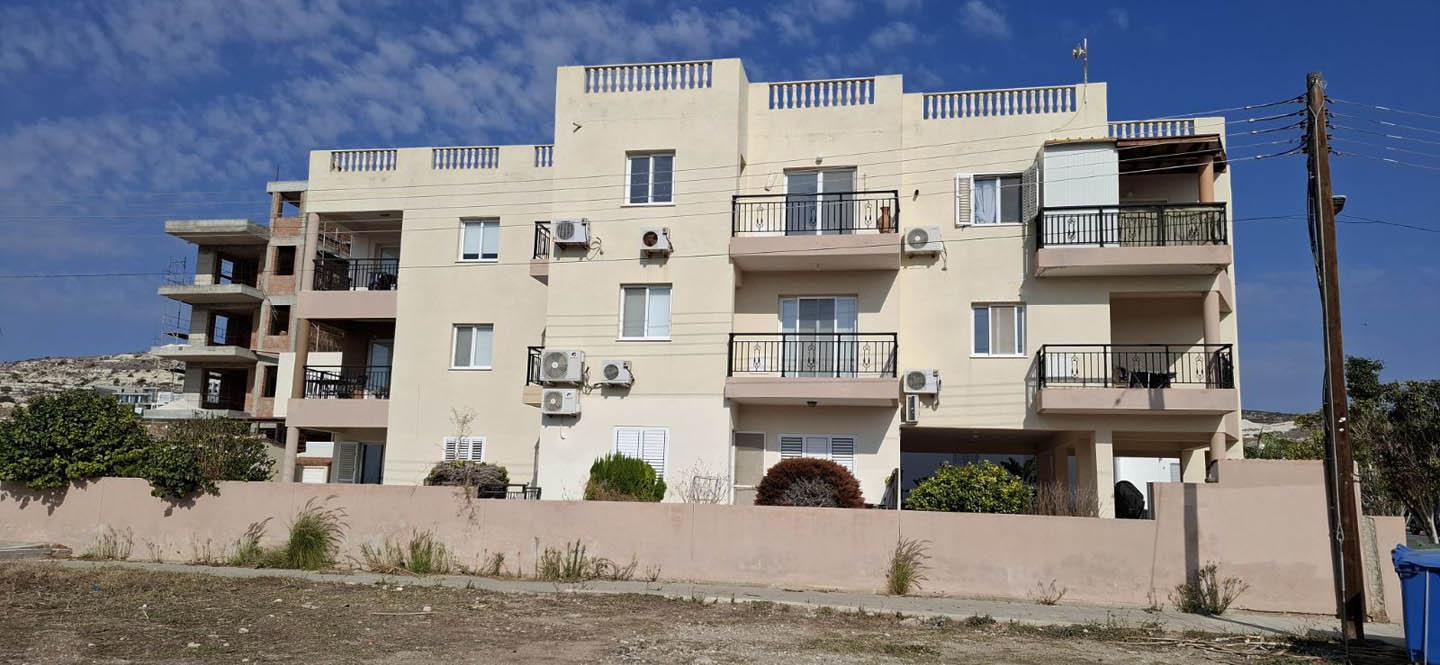 One-bedroom apartment with a spacious rooftop terrace and sea view — photo 4