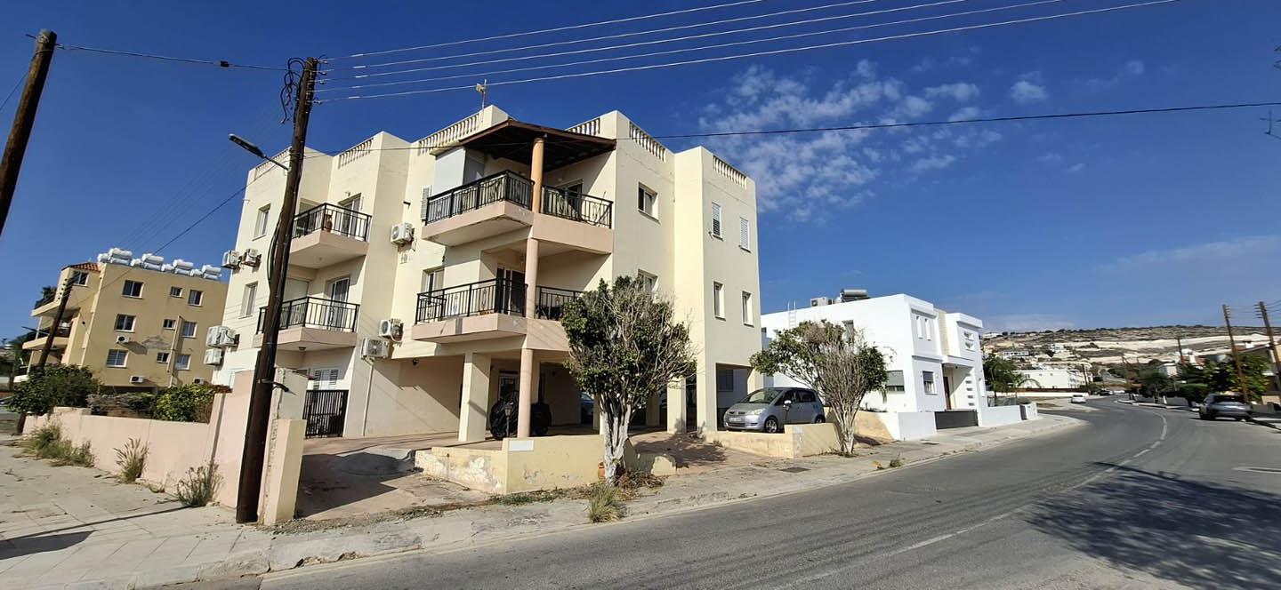One-bedroom apartment with a spacious rooftop terrace and sea view — photo 3