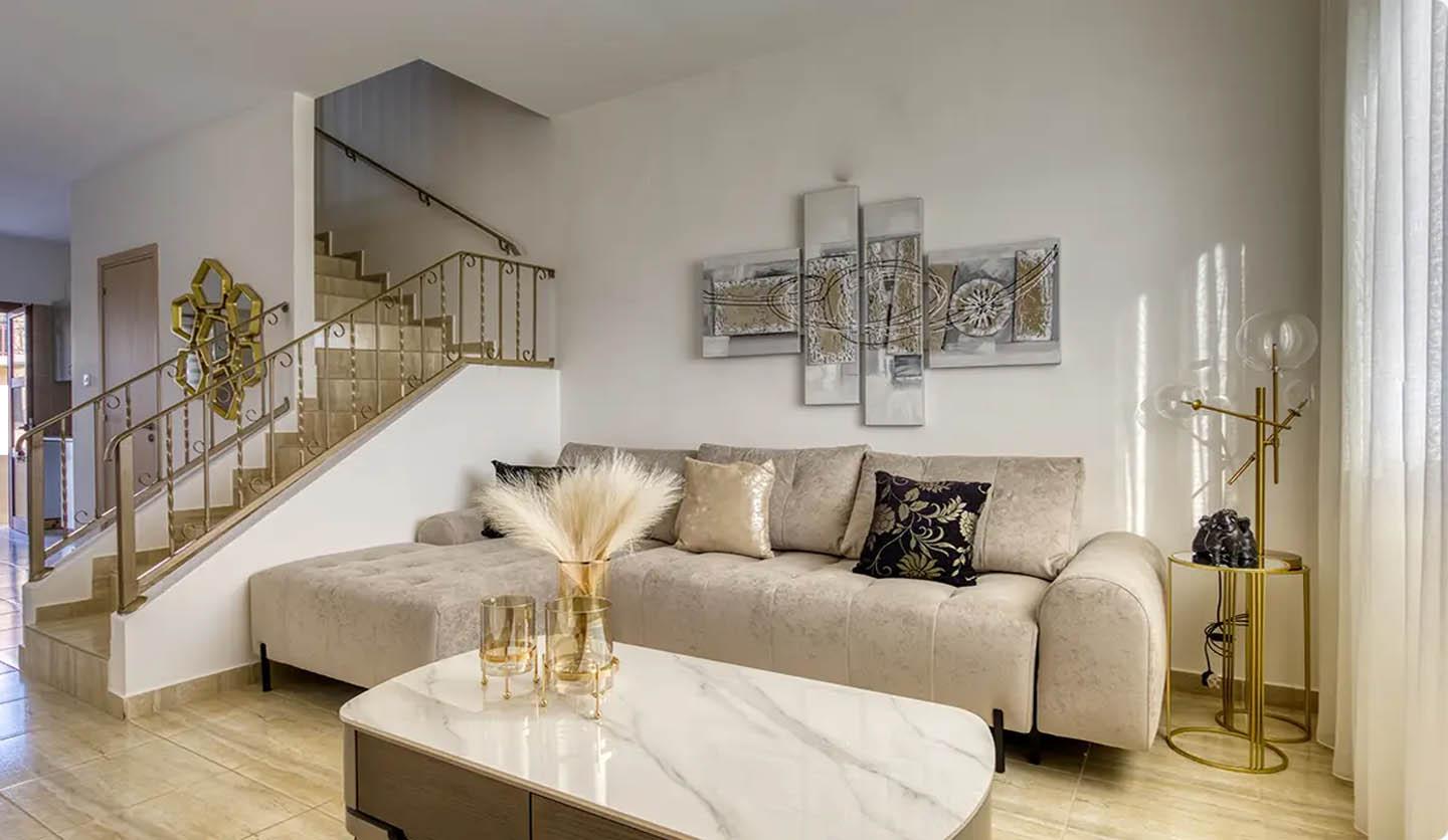 Luxury 2-bedroom townhouse — main photo