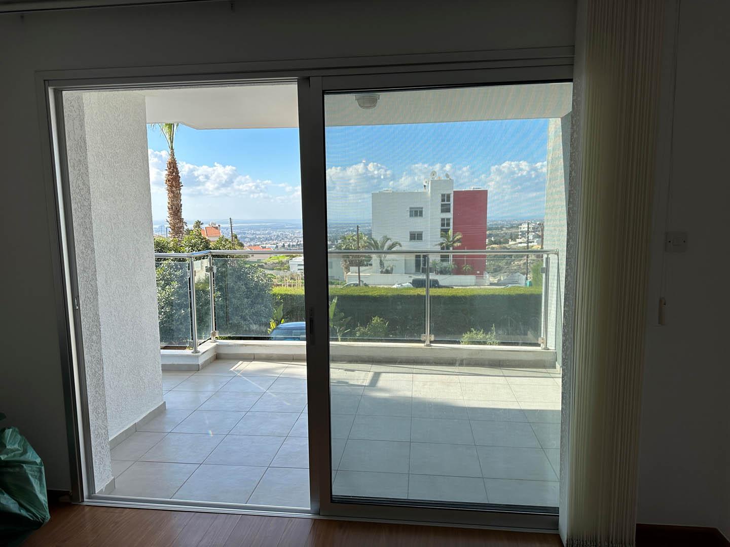 2-Bedroom Apartment with Panoramic City and Coastal Views — photo 3