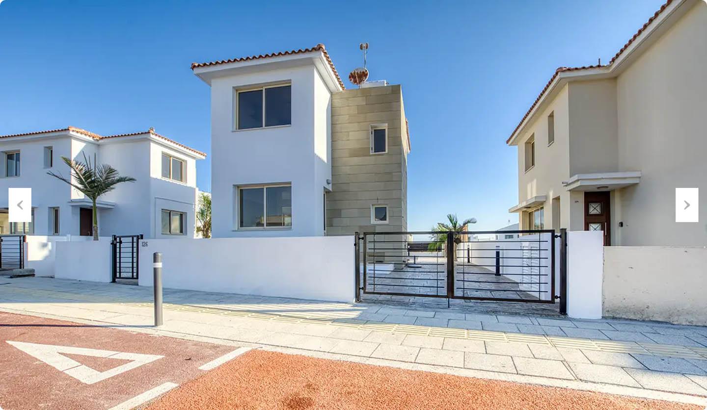 3-Bedroom Villa with a Private Pool and Sea Views — photo 3