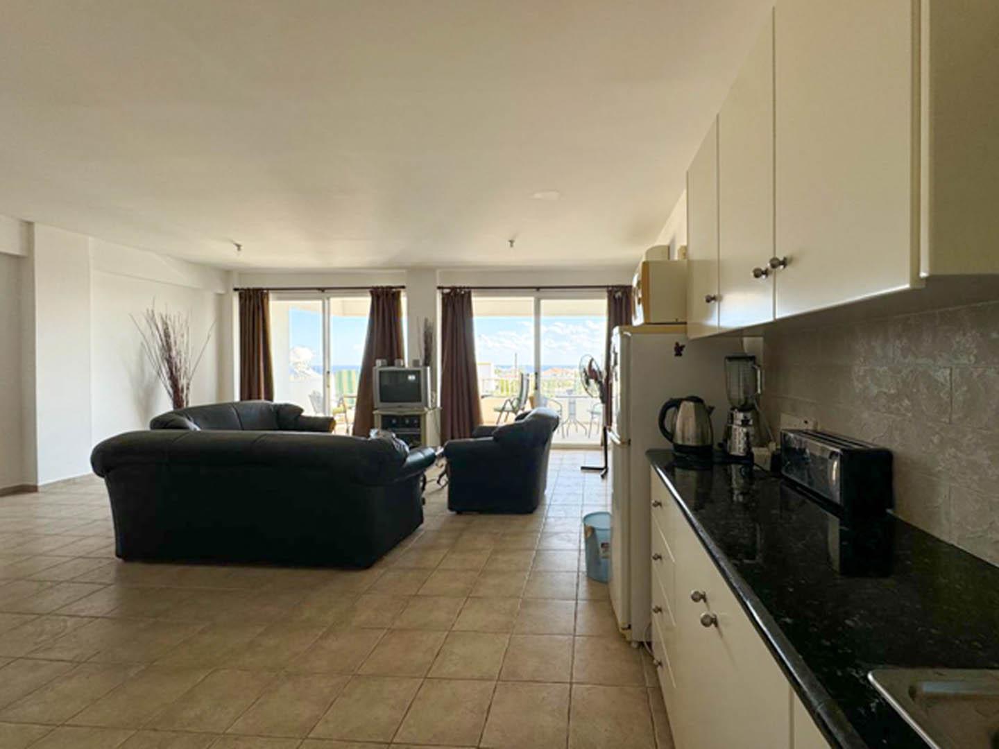 4-Bedroom Apartment with Sea View — photo 6