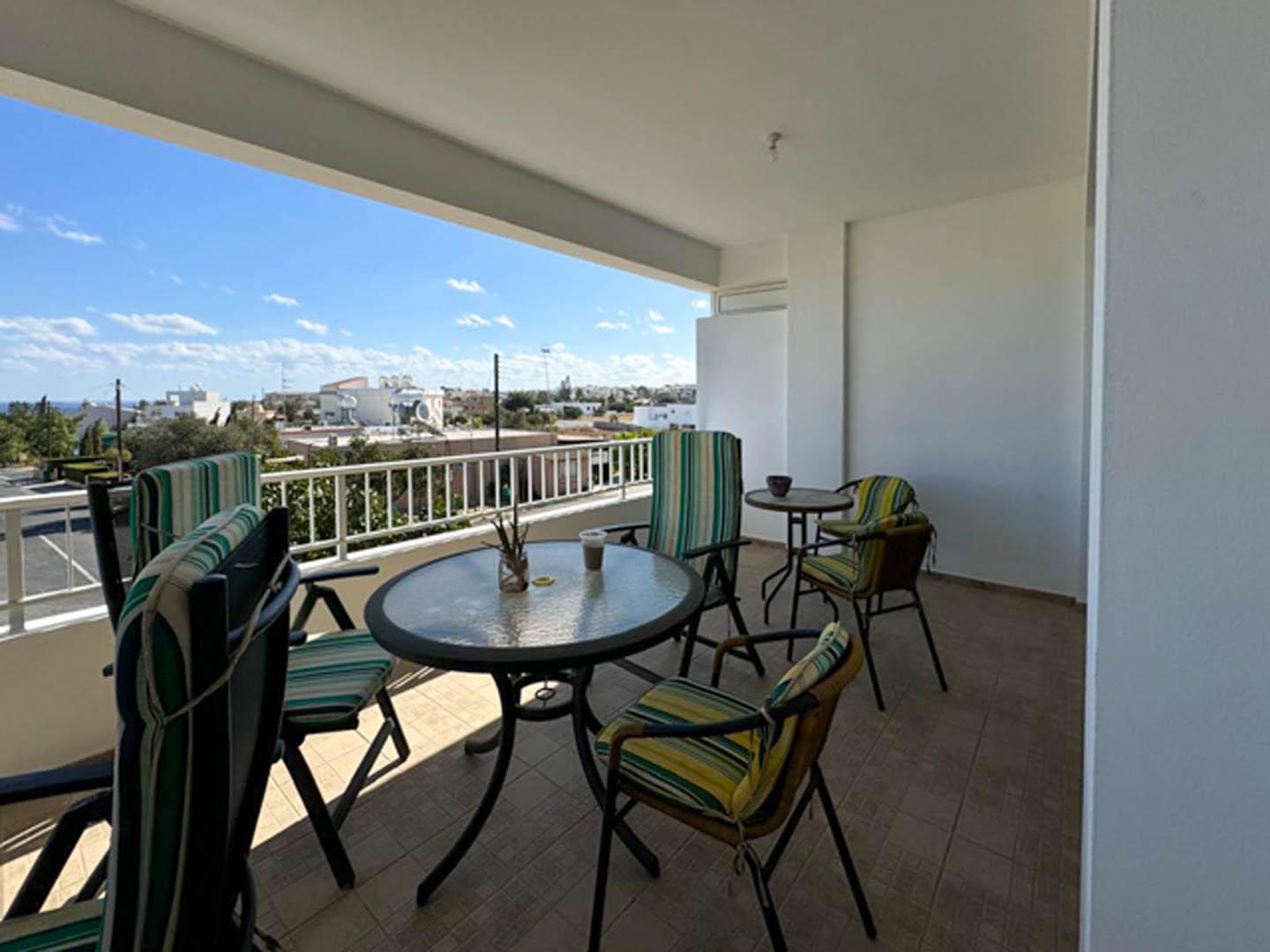 4-Bedroom Apartment with Sea View — photo 3