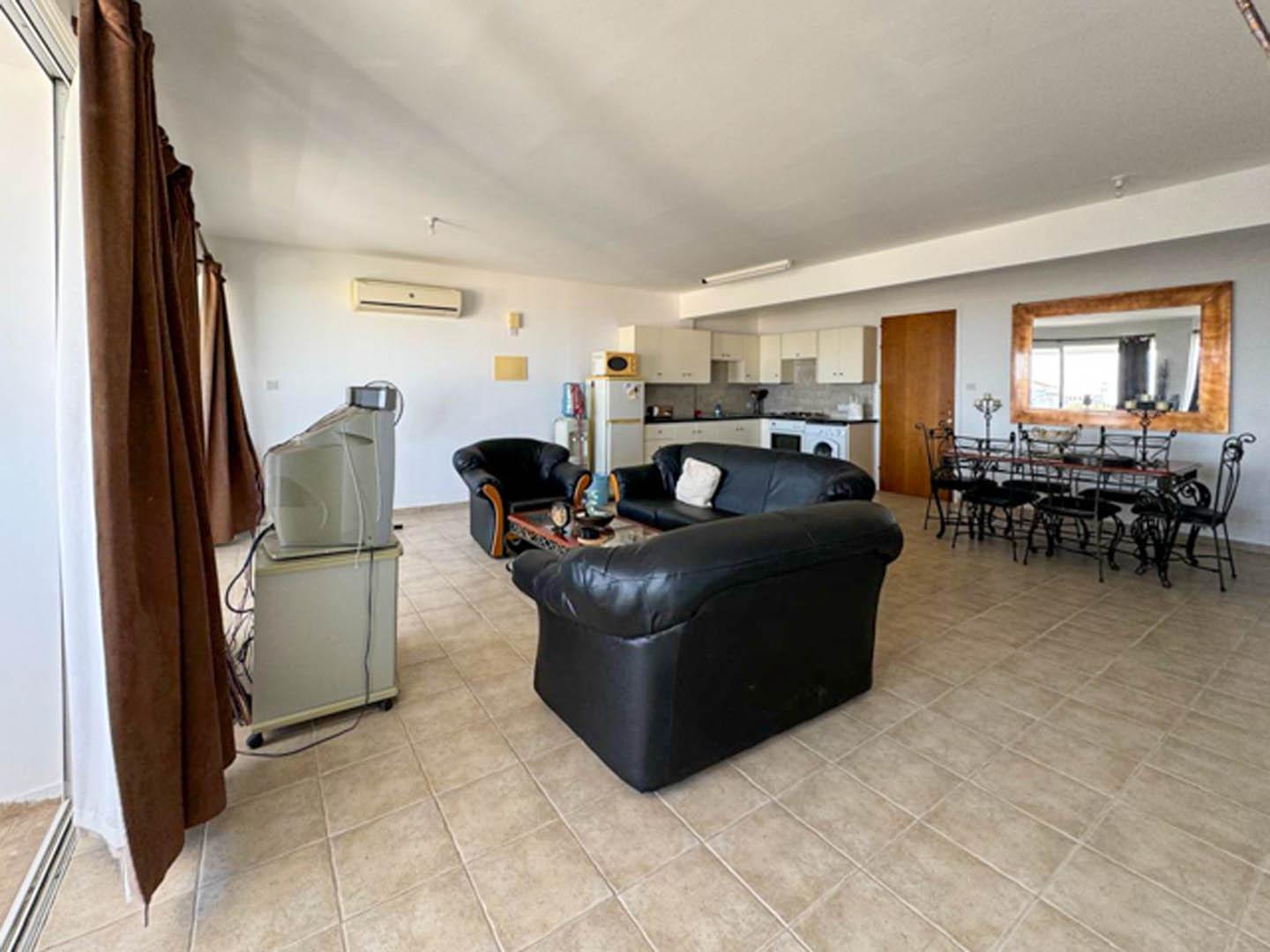 4-Bedroom Apartment with Sea View — photo 5