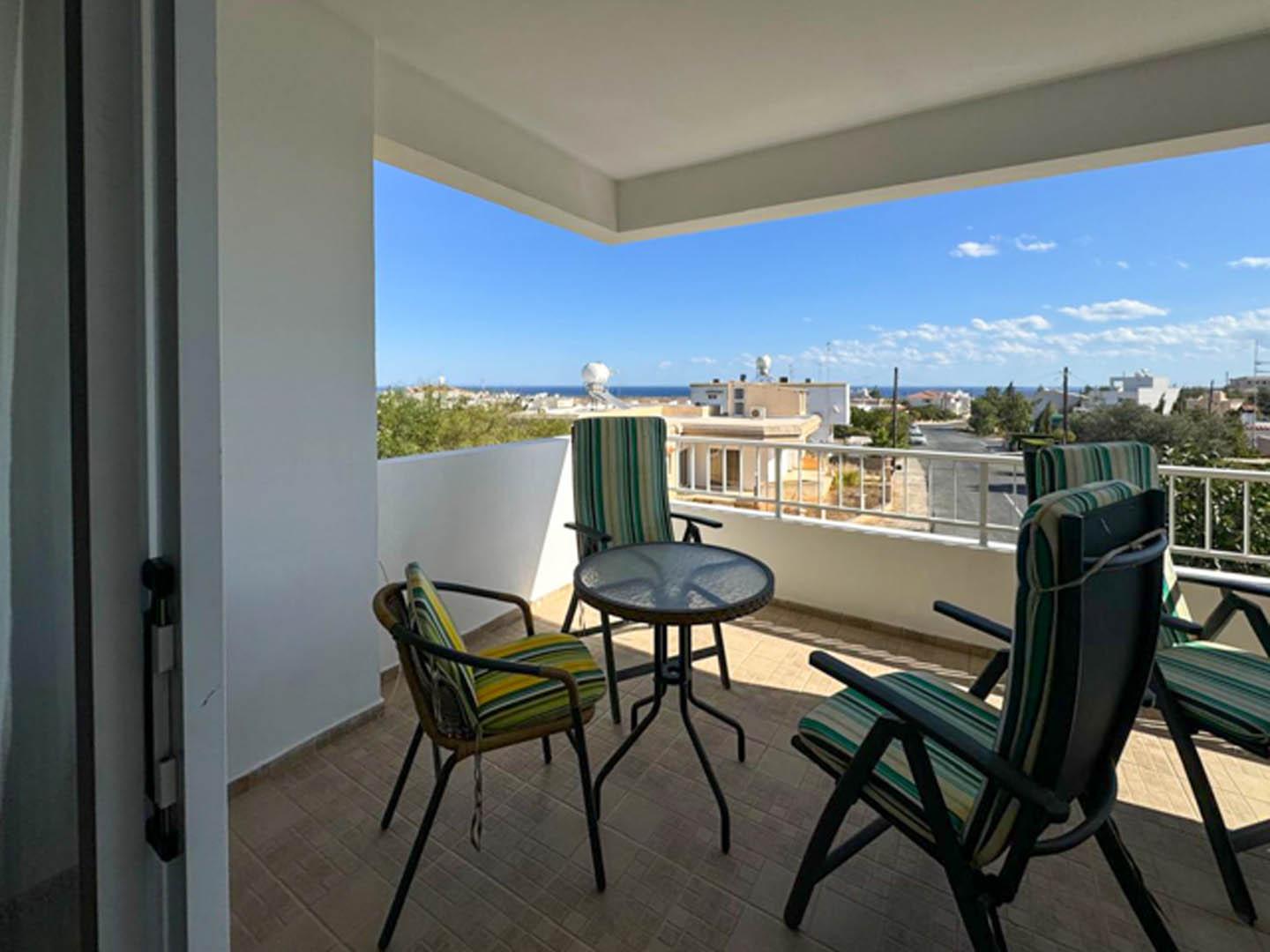 4-Bedroom Apartment with Sea View — photo 4