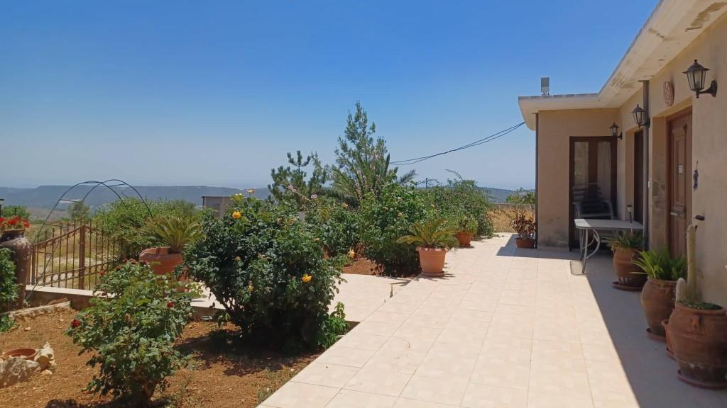 3-Bedroom Bungalow - Where Only the Wind Disturbs the Silence — photo 2