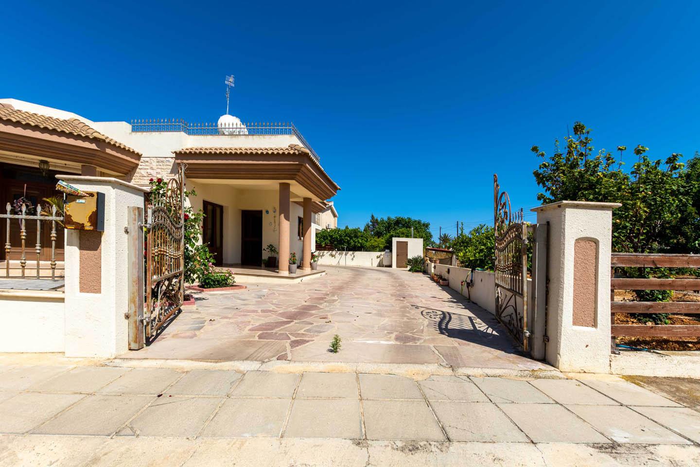 3-Bedroom Villa with Separate Studio — photo 2