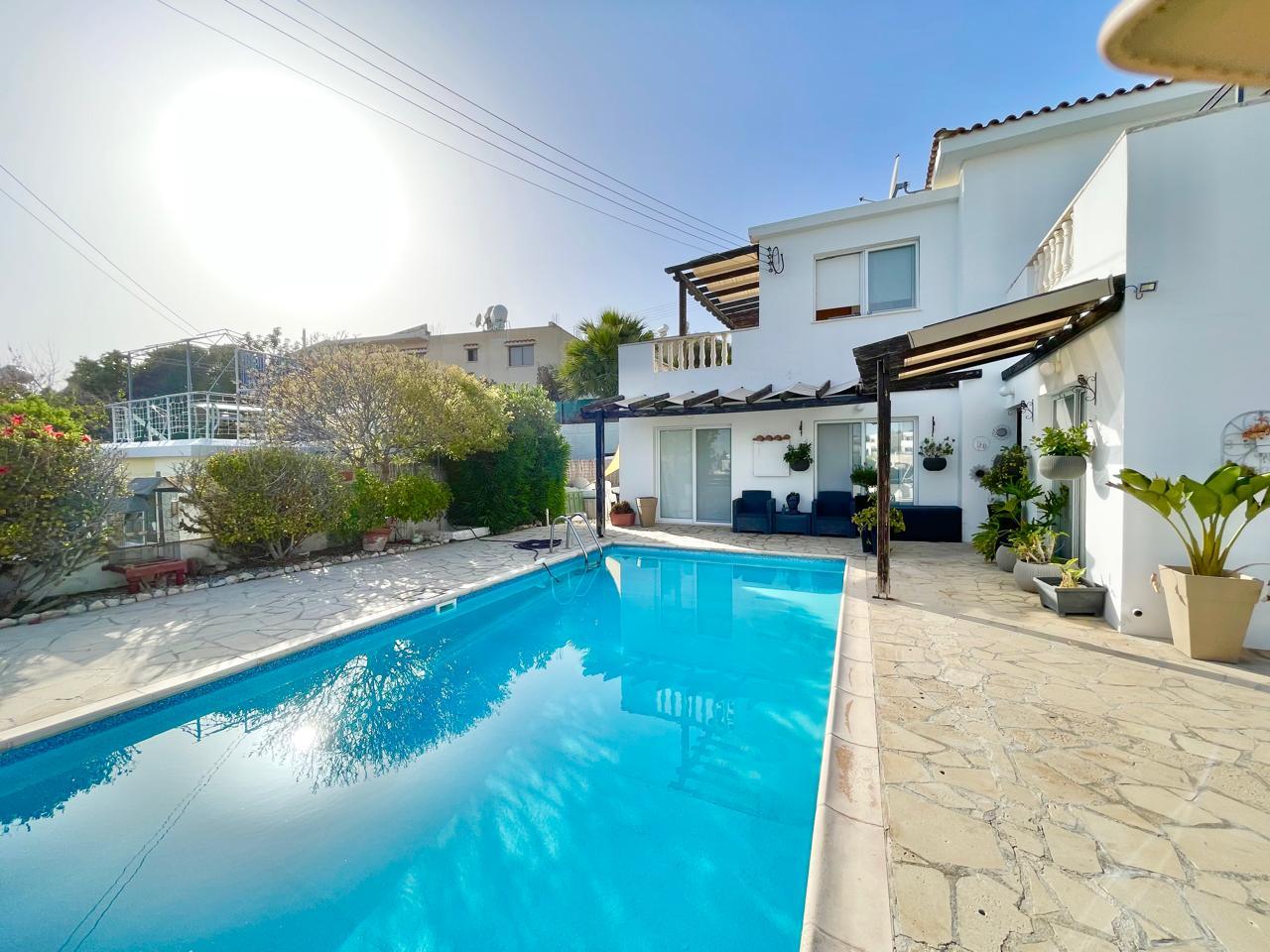 4-Bedroom Villa with Sea Views, gently says: “Stay.” — photo 2