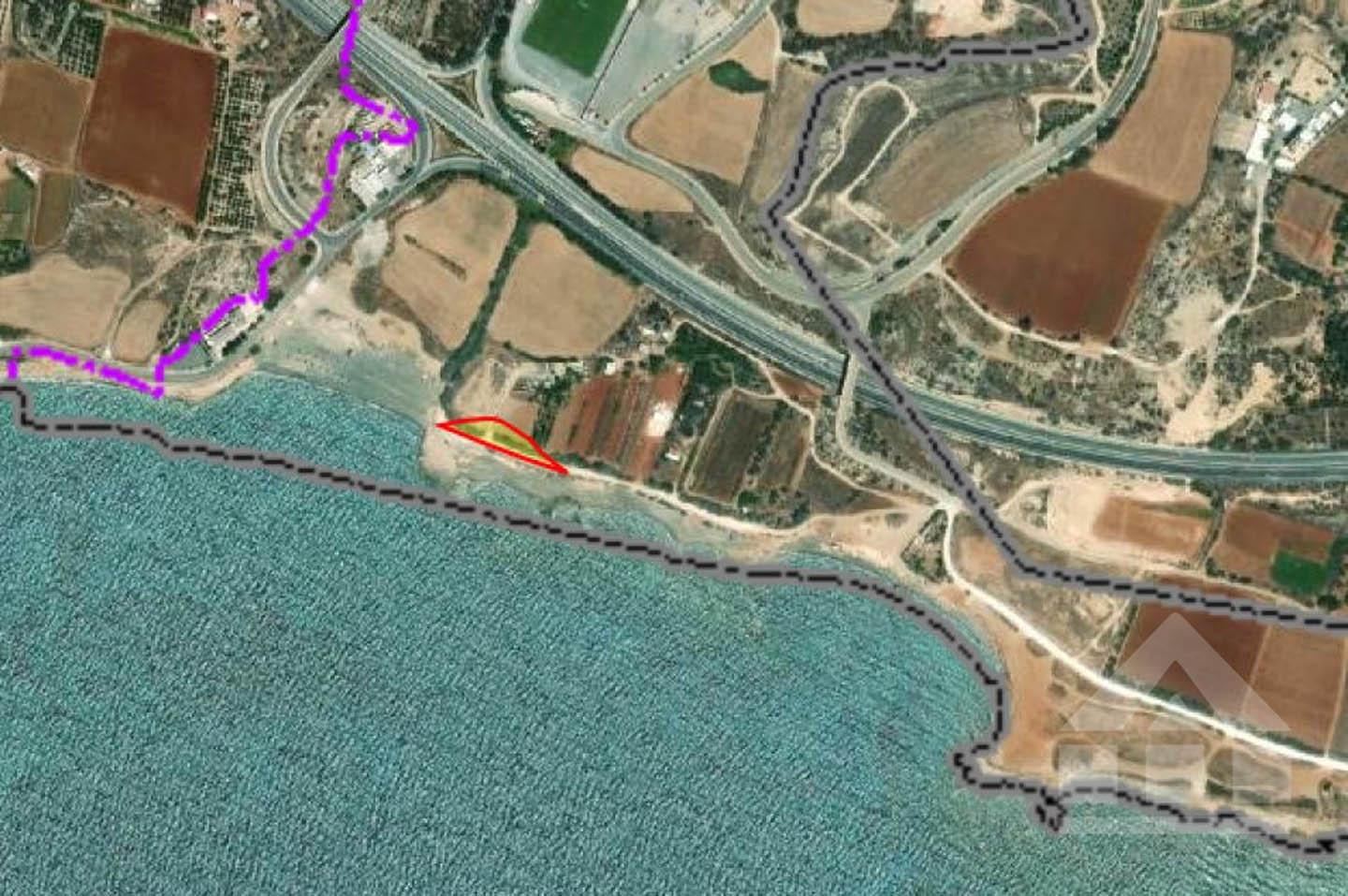Seafront Plot with Direct Beach Access and Breathtaking Views — photo 4