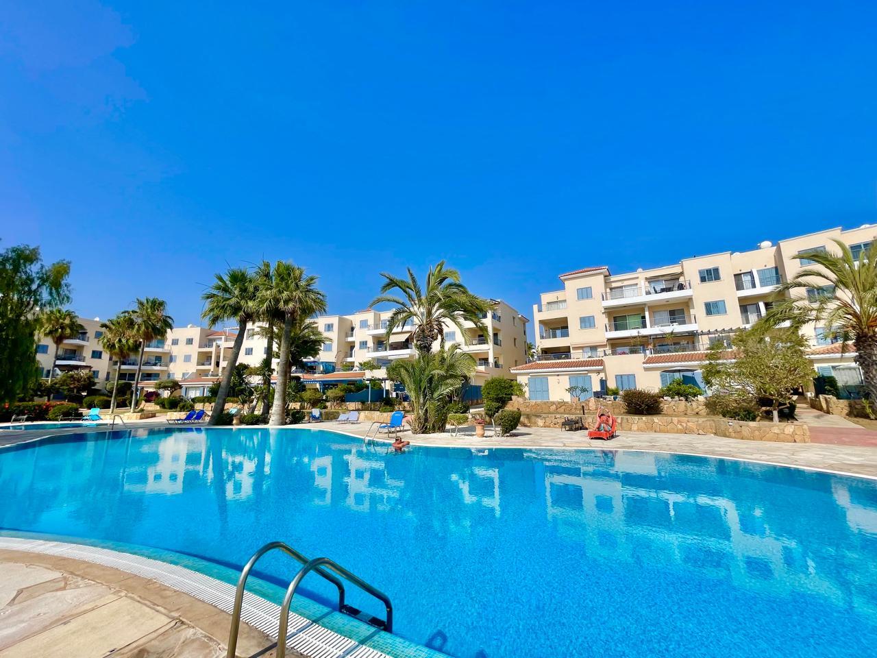 2-Bedroom Apartment with Sea Views in a Prestigious Complex — main photo
