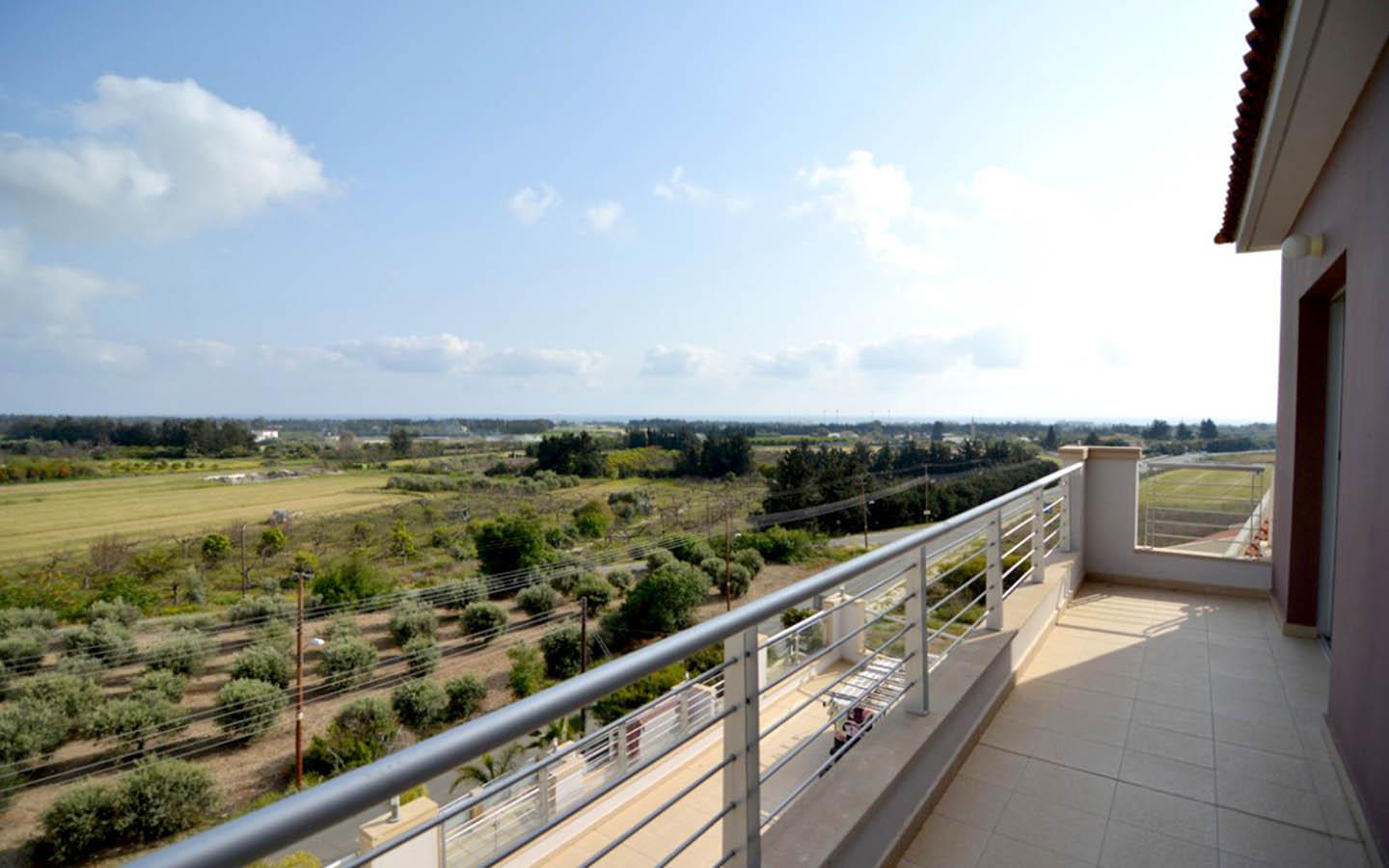 Luxury 2 Bedroom Penthouse with sea and mountain views — photo 2