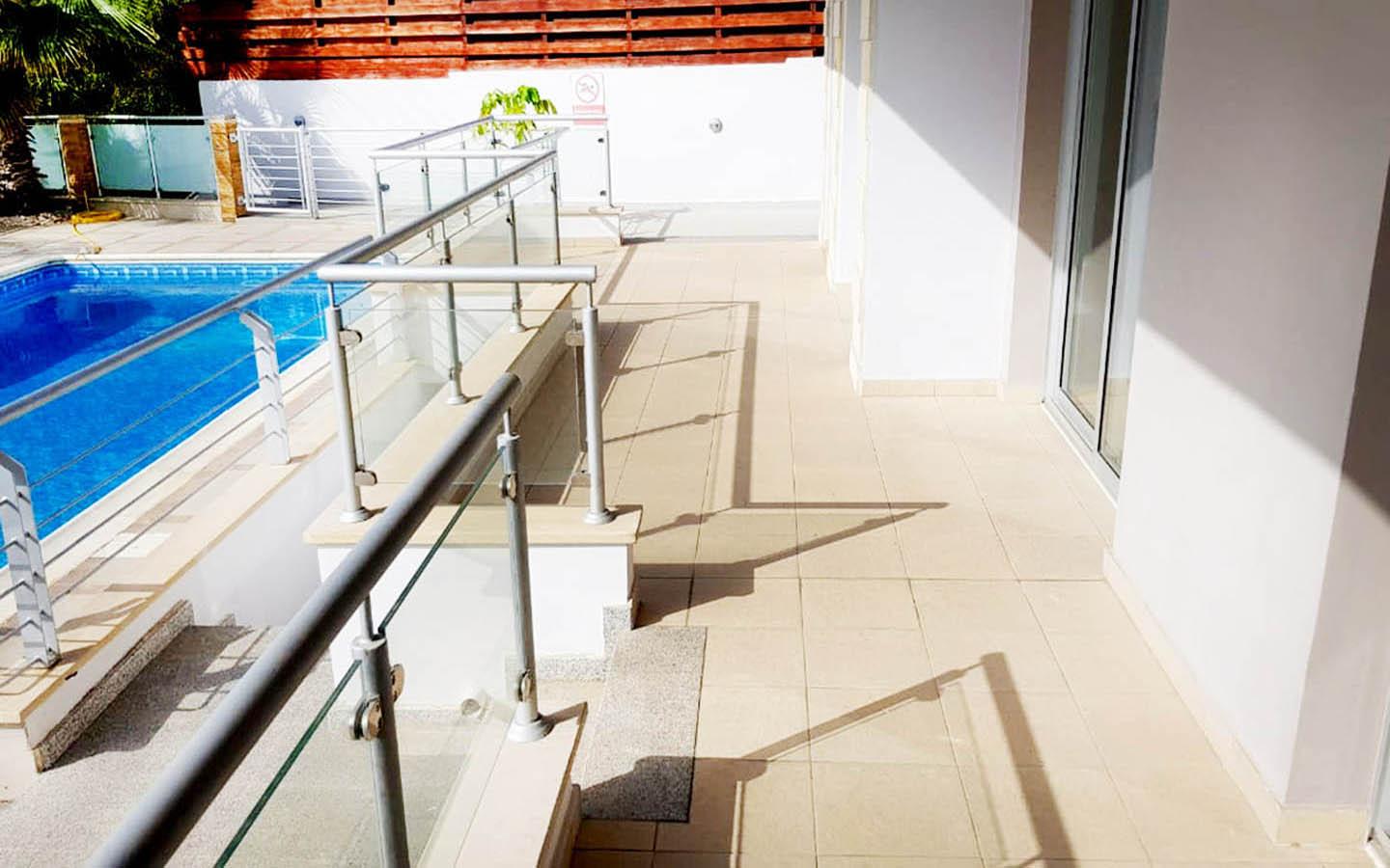 Luxury 2 Bedroom Penthouse with sea and mountain views — photo 4