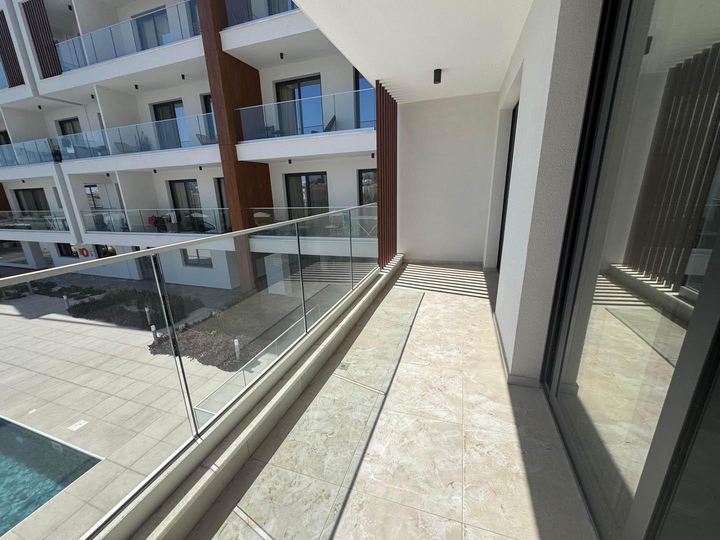 Modern and Practical 1-Bedroom Apartment in a New Complex with a Pool — photo 2