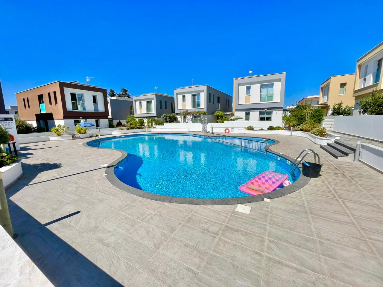 Furnished 3-Bedroom Apartment with a Spacious Private Veranda — main photo