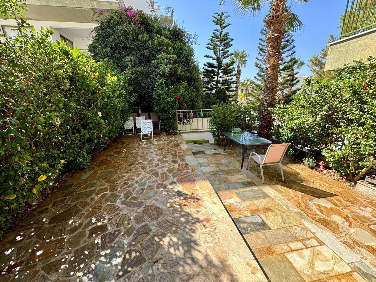2-Bedroom Apartment with Private Garden — photo 2