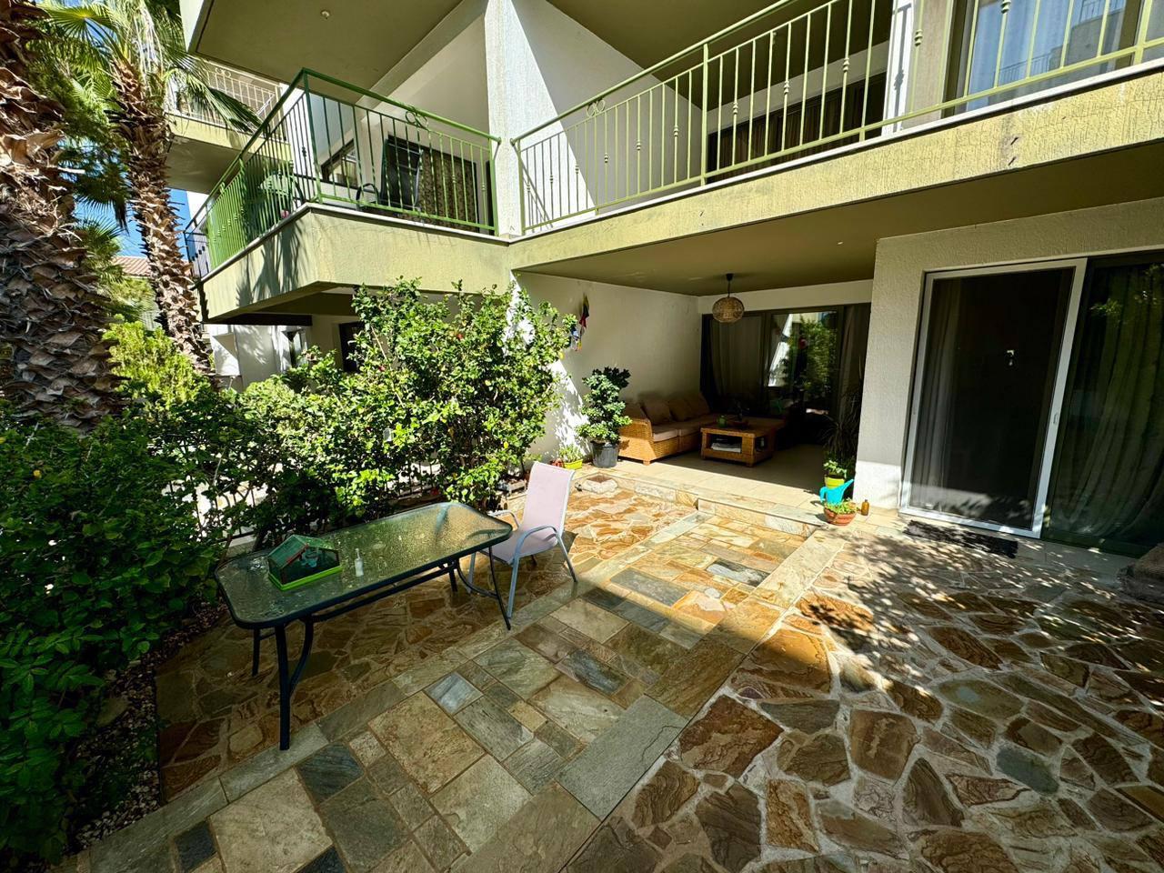 2-Bedroom Apartment with Private Garden — photo 3