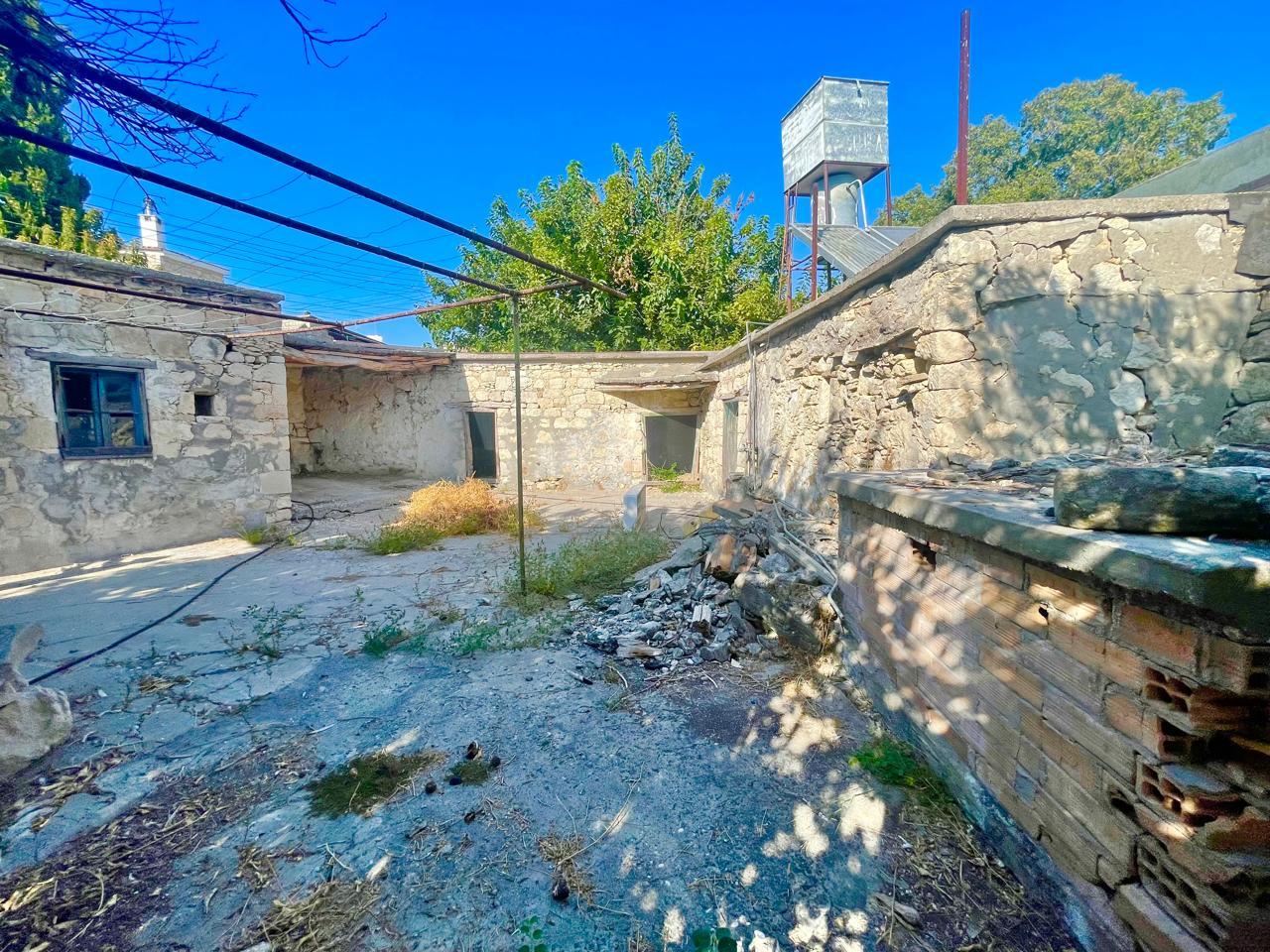 Bungalow for sale, 3 Bedrooms need renovation — Paphos