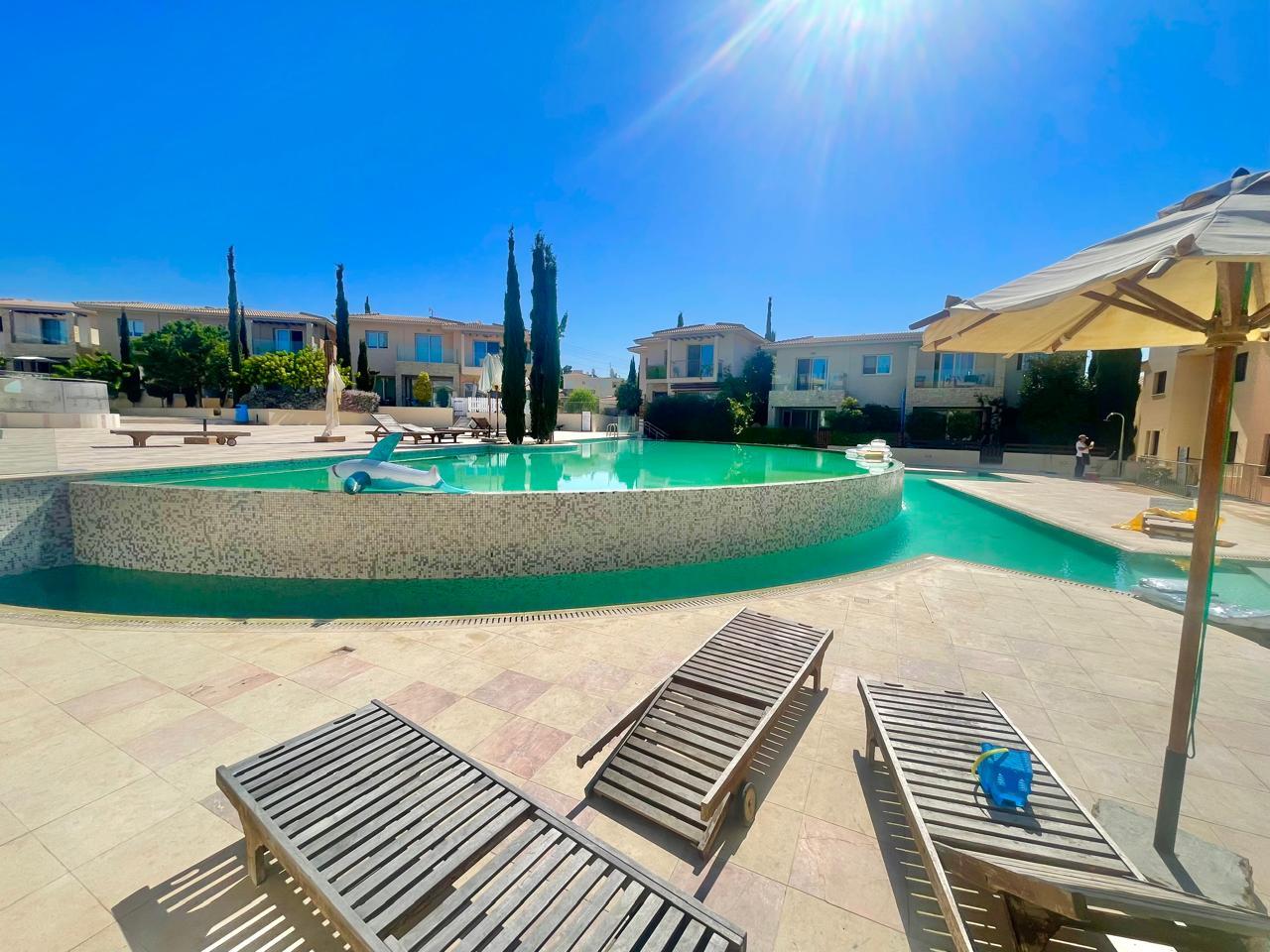 Two-bedroom townhouse with a separate kitchen and a covered veranda in a complex with a pool — main photo