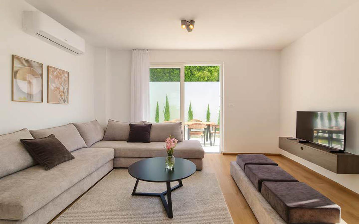 Luxury Villa — Light, Sea and Contemporary Architecture — photo 6