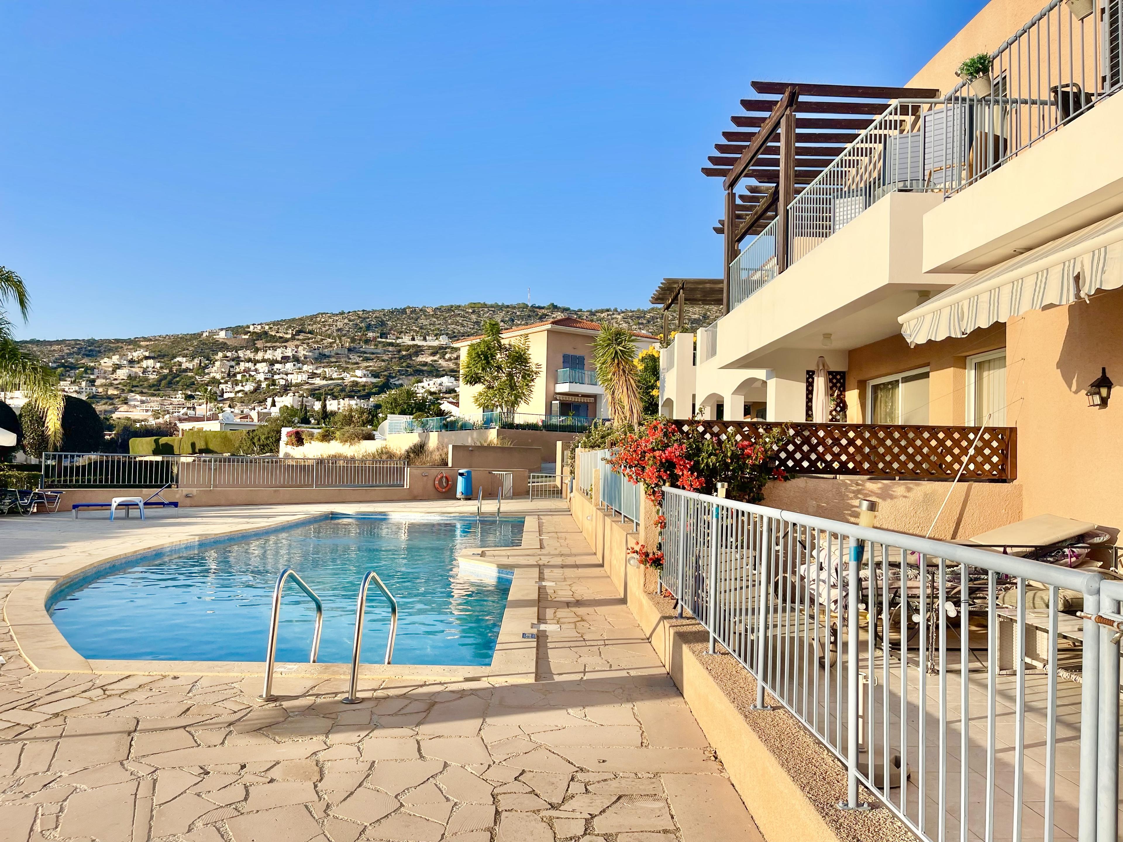 Spacious Two-Bedroom Apartment with open views Peyia — photo 2