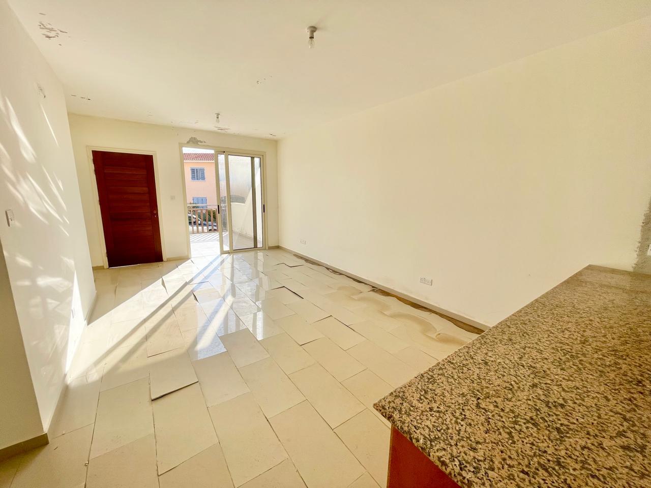 Bright Ground Floor Apartment with Pool View in a Residential Complex — photo 3