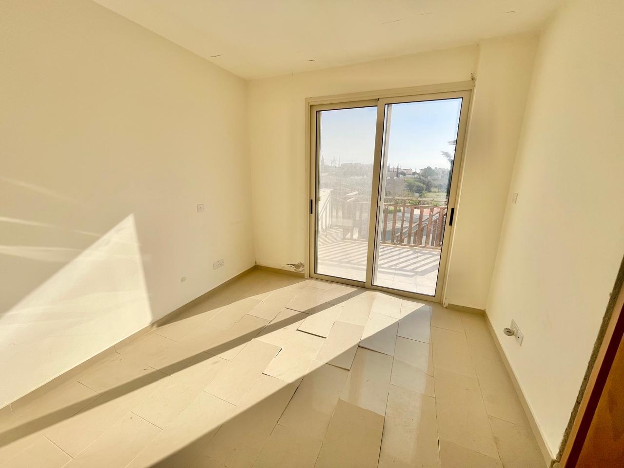Bright Ground Floor Apartment with Pool View in a Residential Complex — photo 4