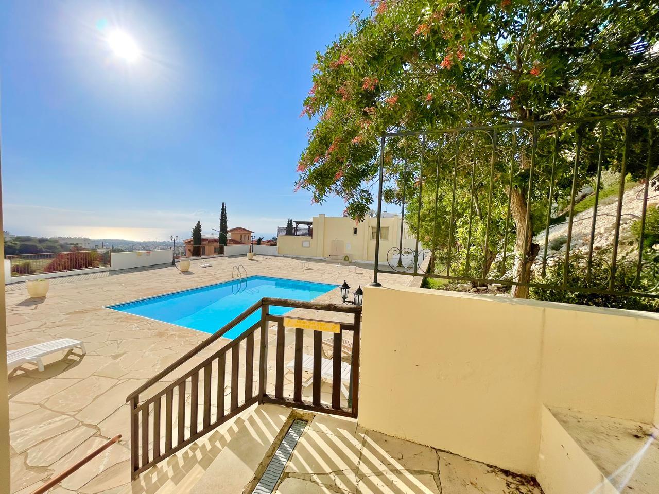 Bright Ground Floor Apartment with Pool View in a Residential Complex — photo 2