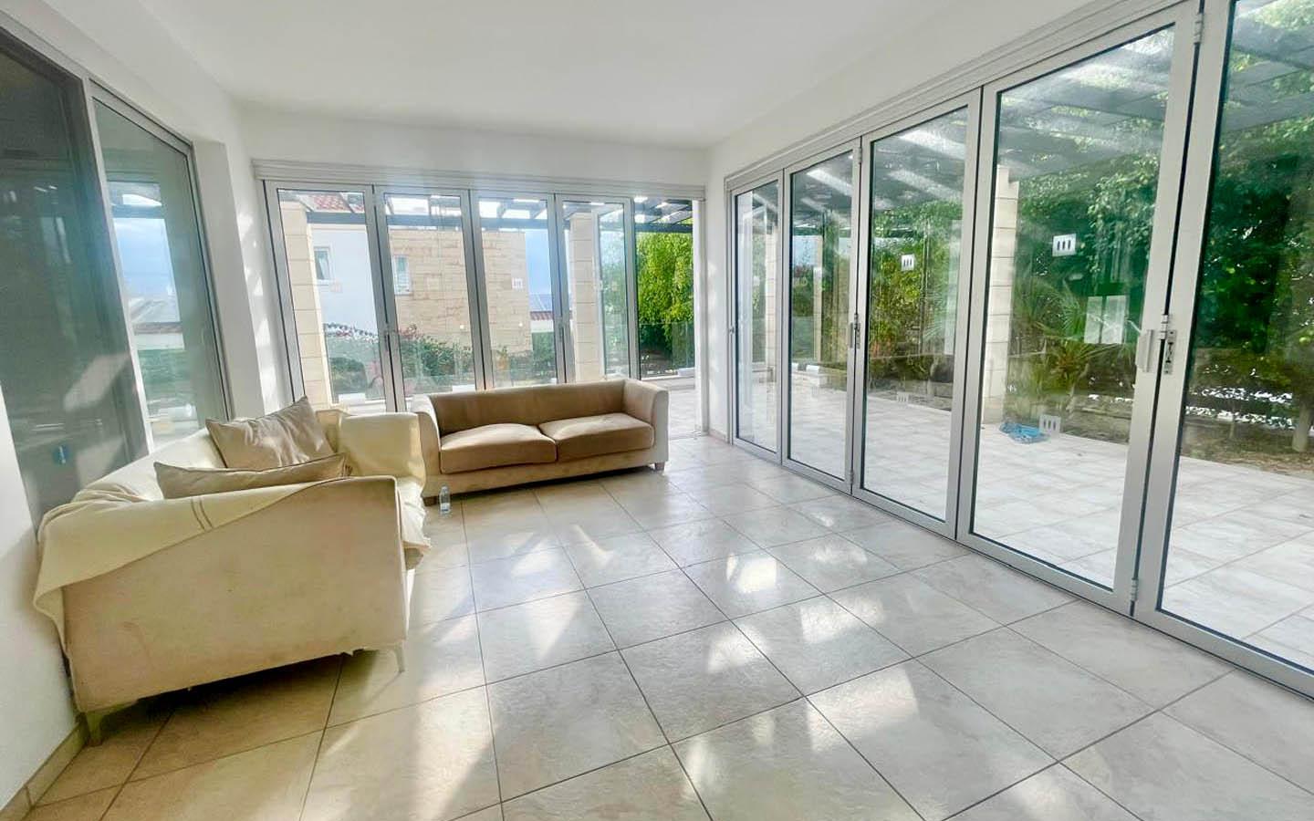 3-Bedroom Villa with a Private Pool and Panoramic Sea Views in Coral Bay — photo 6