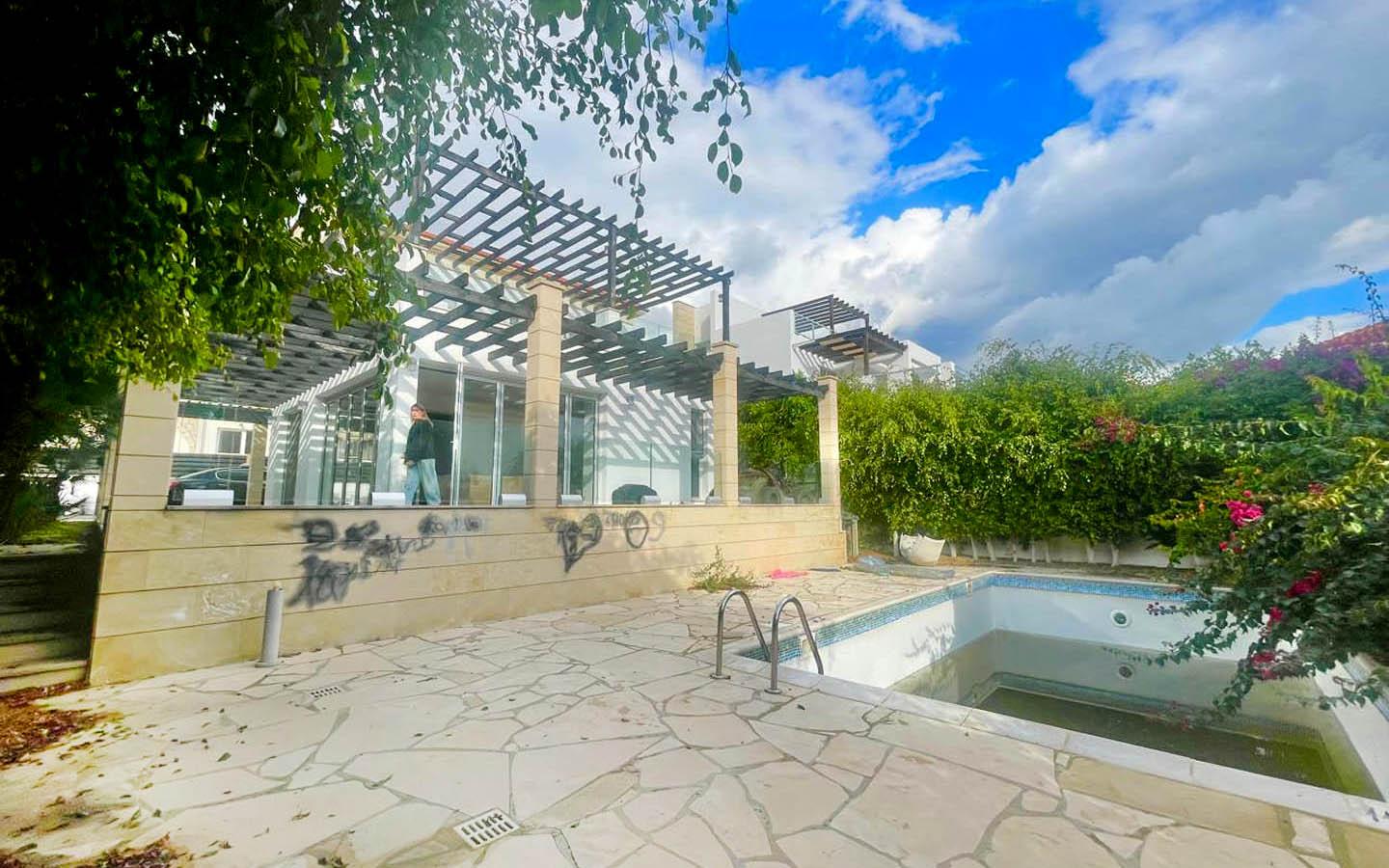 3-Bedroom Villa with a Private Pool and Panoramic Sea Views in Coral Bay — main photo