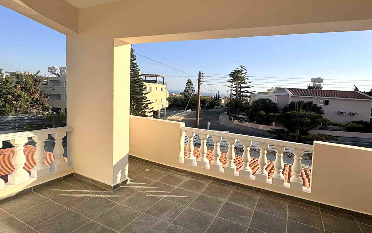 3-Bedroom Villa with a Private Pool in Peyia — photo 2
