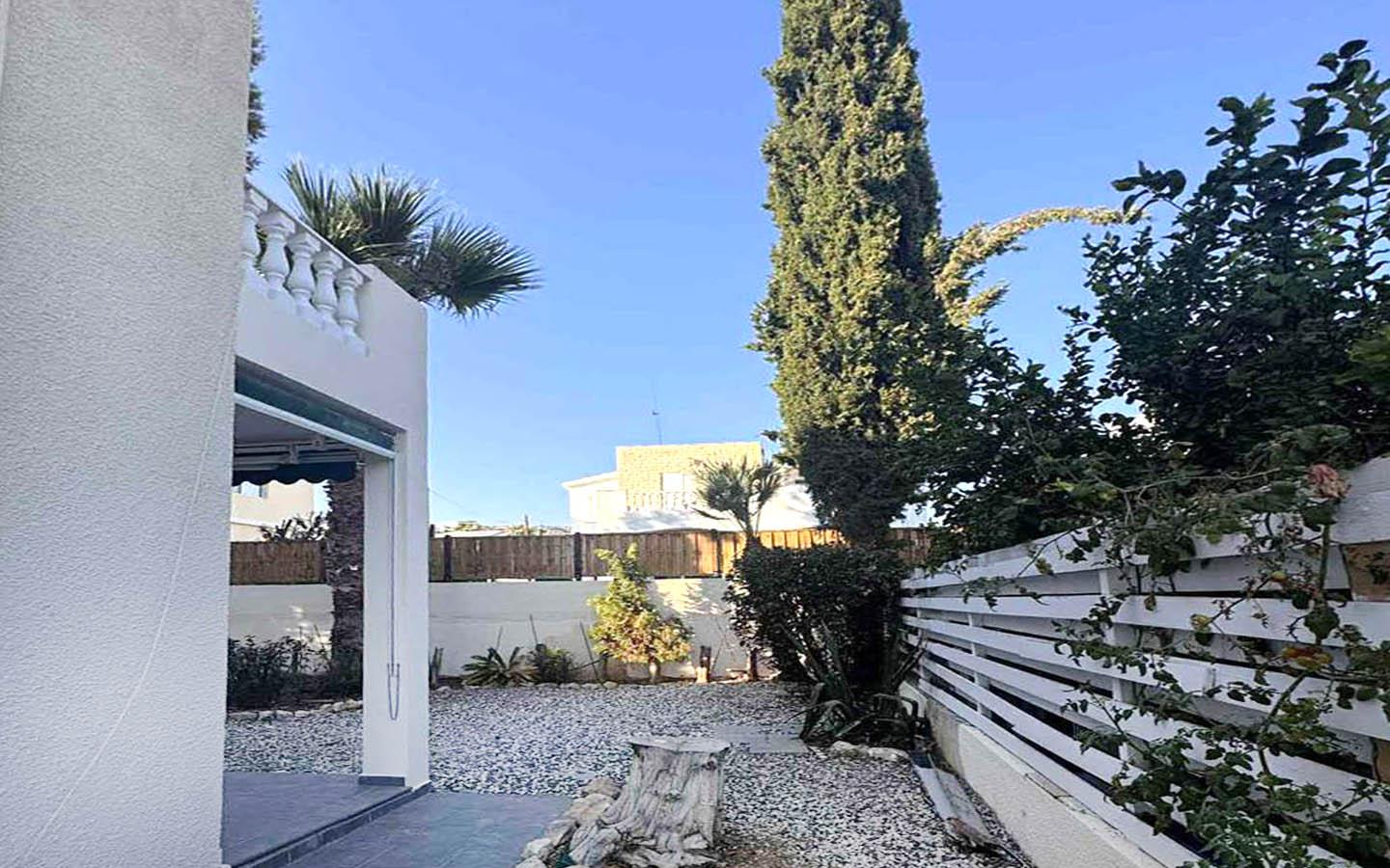3-Bedroom Villa with a Private Pool in Peyia — photo 3