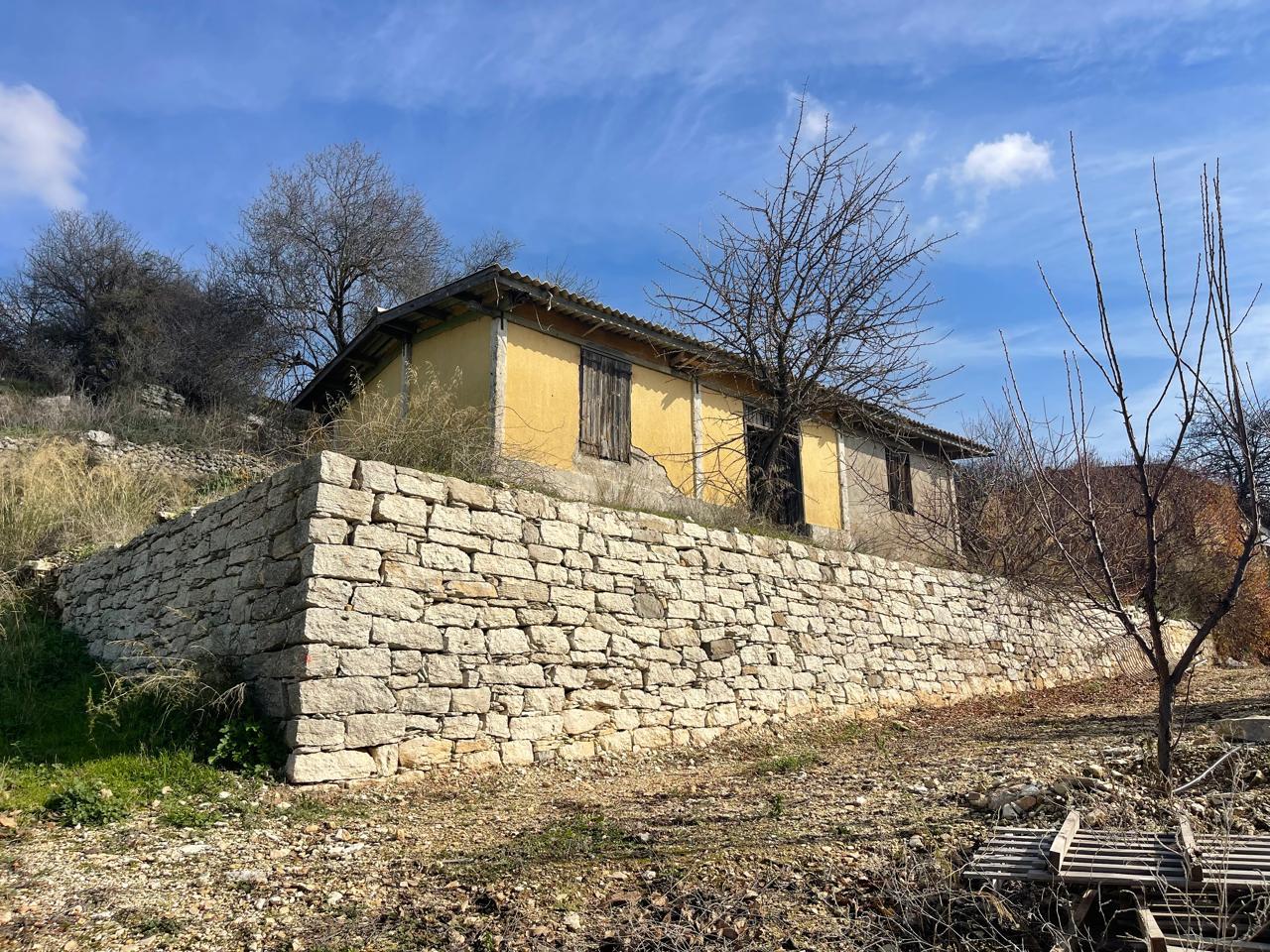 House for Full Renovation with Exceptional Potential — photo 4
