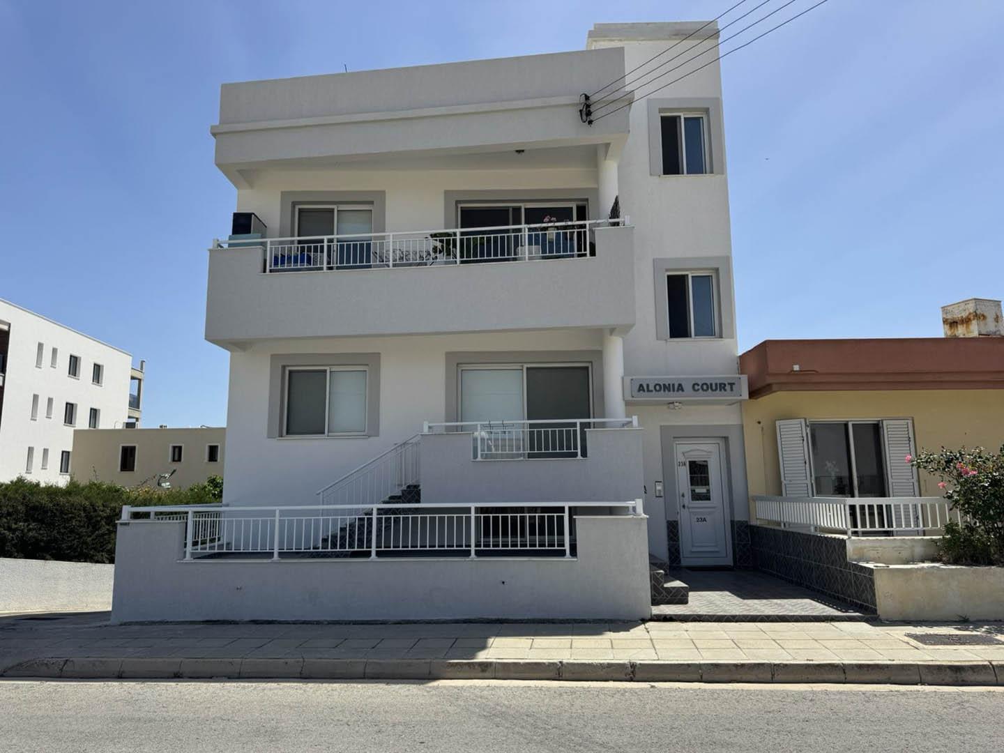 2-Bedroom Apartment with Two Spacious Verandas - Fully Renovated — photo 3