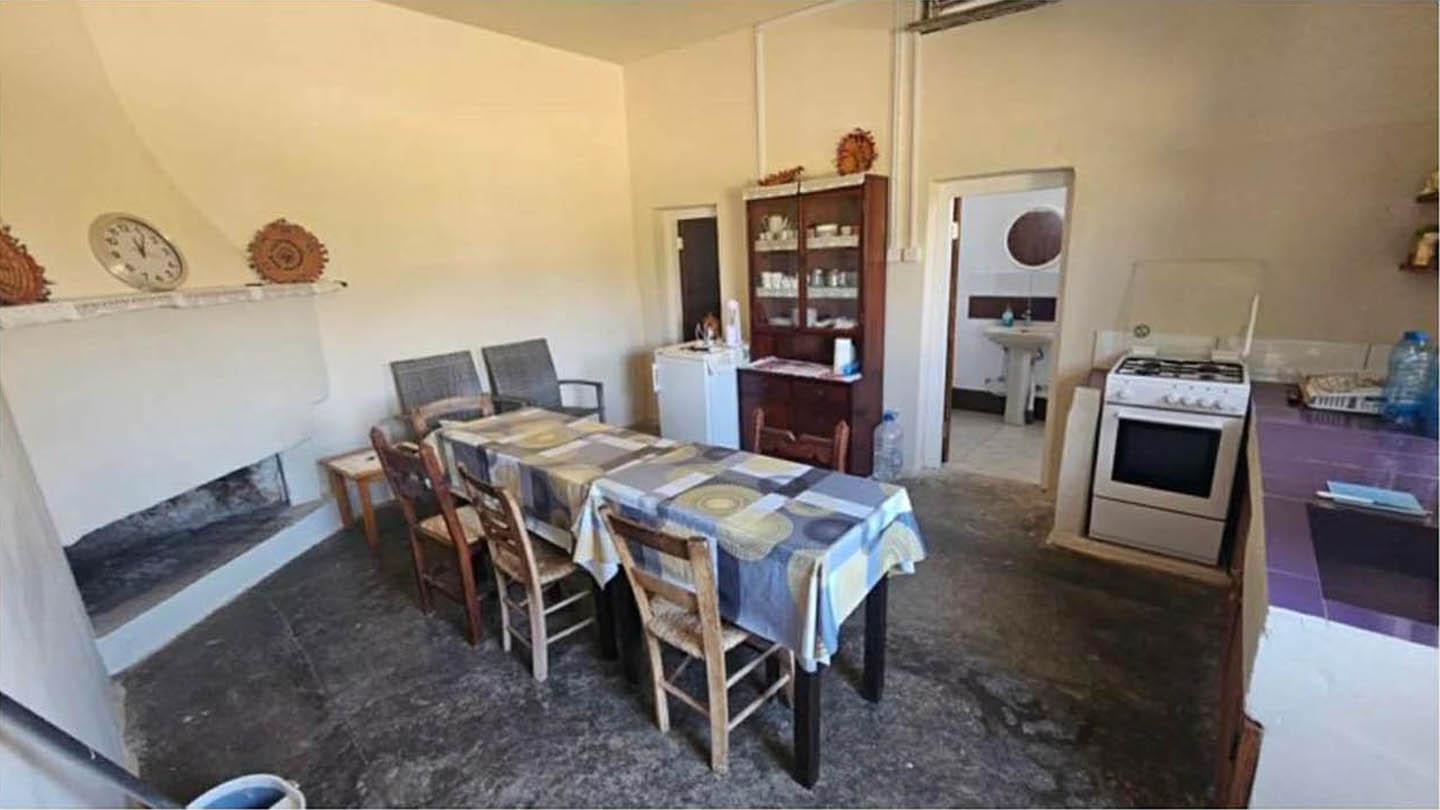 2-bedroom bungalow with a vast 3,300 m2 plot — photo 6