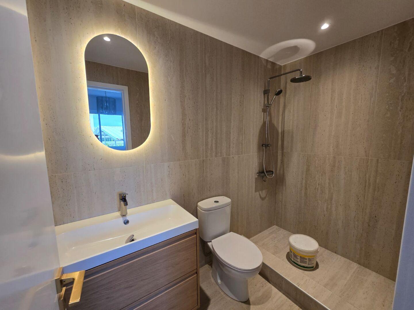2-bedroom apartment with terrace and sea views — Paphos