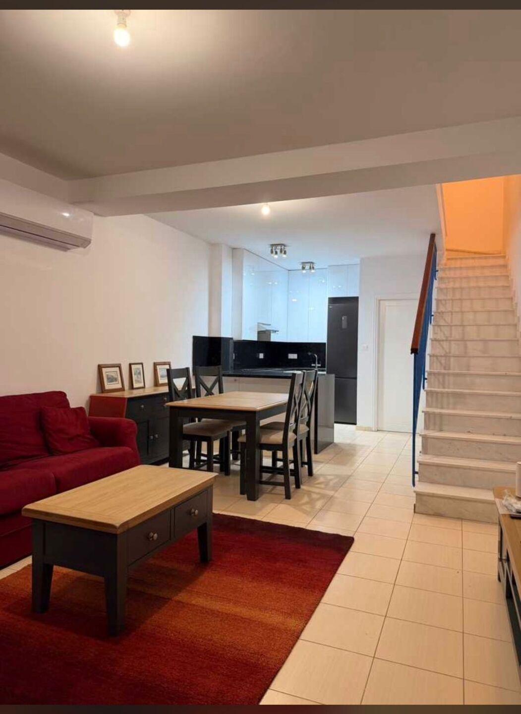 2-bedroom townhouse fully renovated in a contemporary style — photo 5