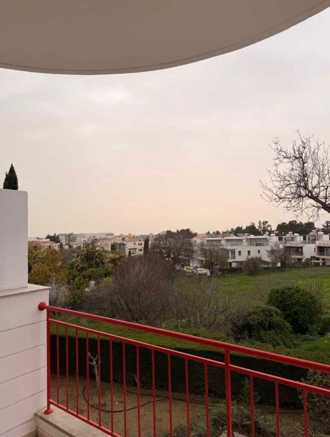 2-bedroom townhouse fully renovated in a contemporary style — main photo