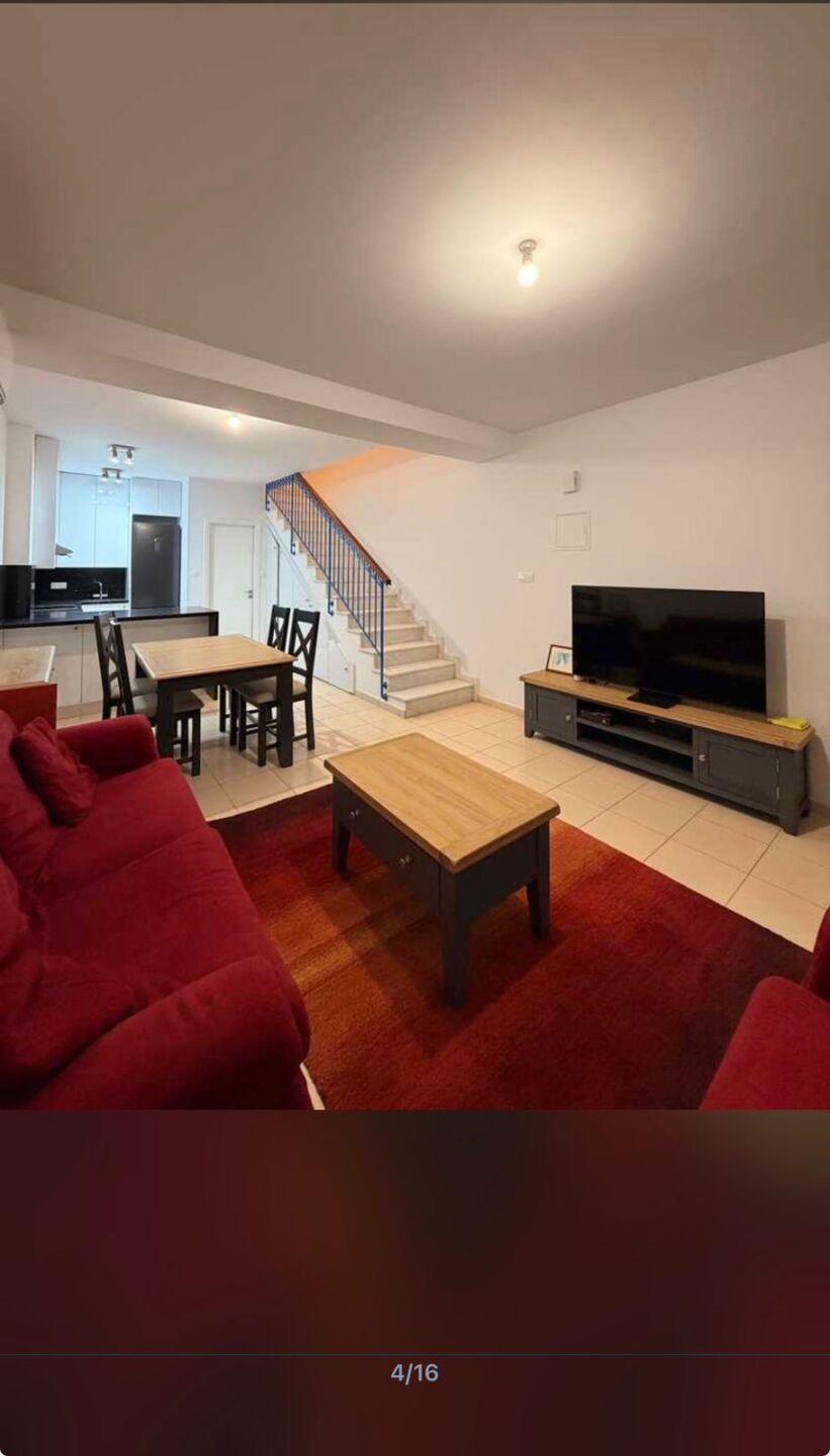 2-bedroom townhouse fully renovated in a contemporary style — photo 6