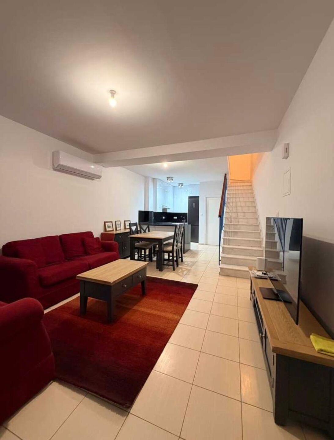 2-bedroom townhouse fully renovated in a contemporary style — photo 4