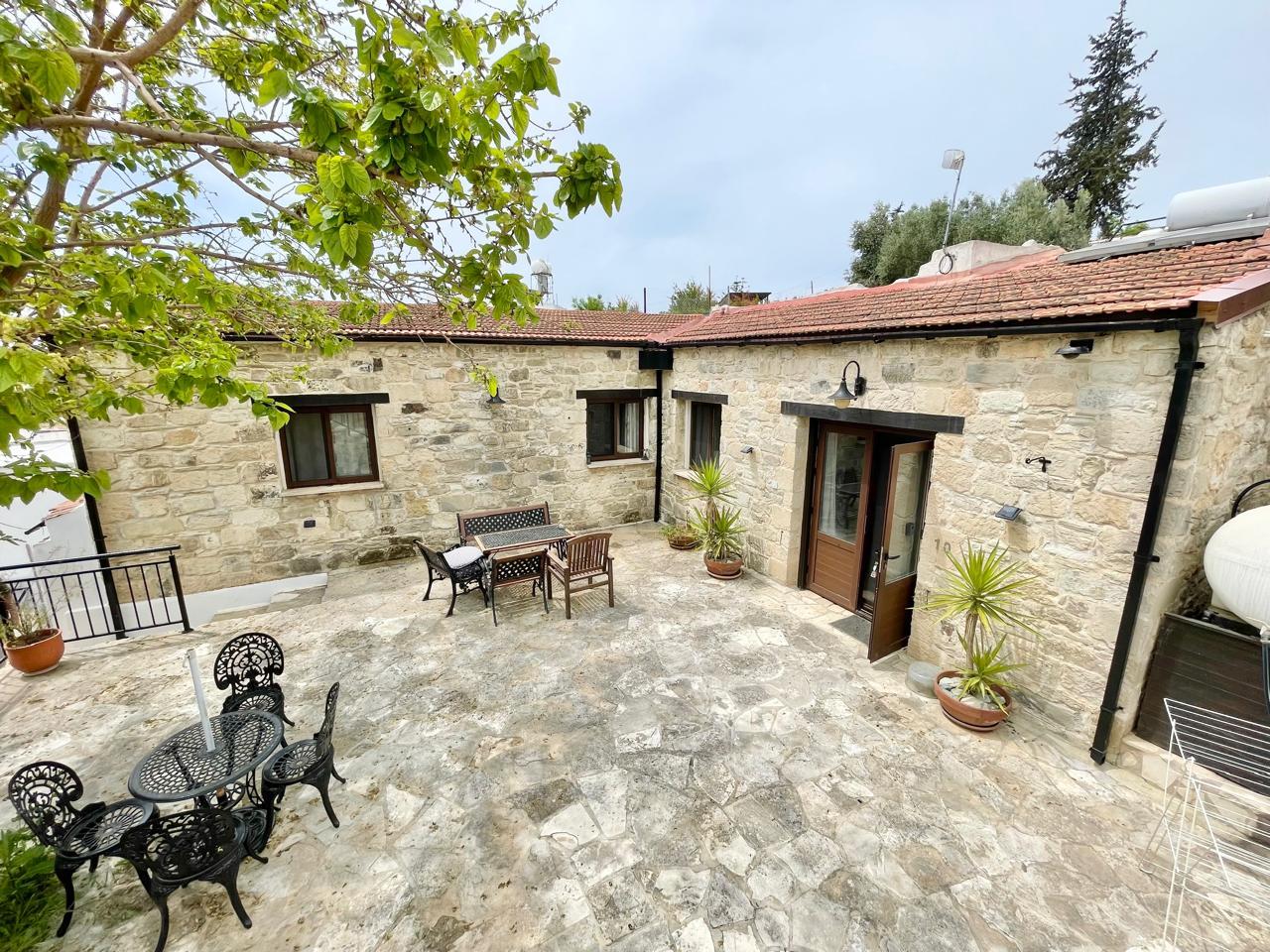 Two stone bungalows with 5 bedrooms on one plot — photo 3
