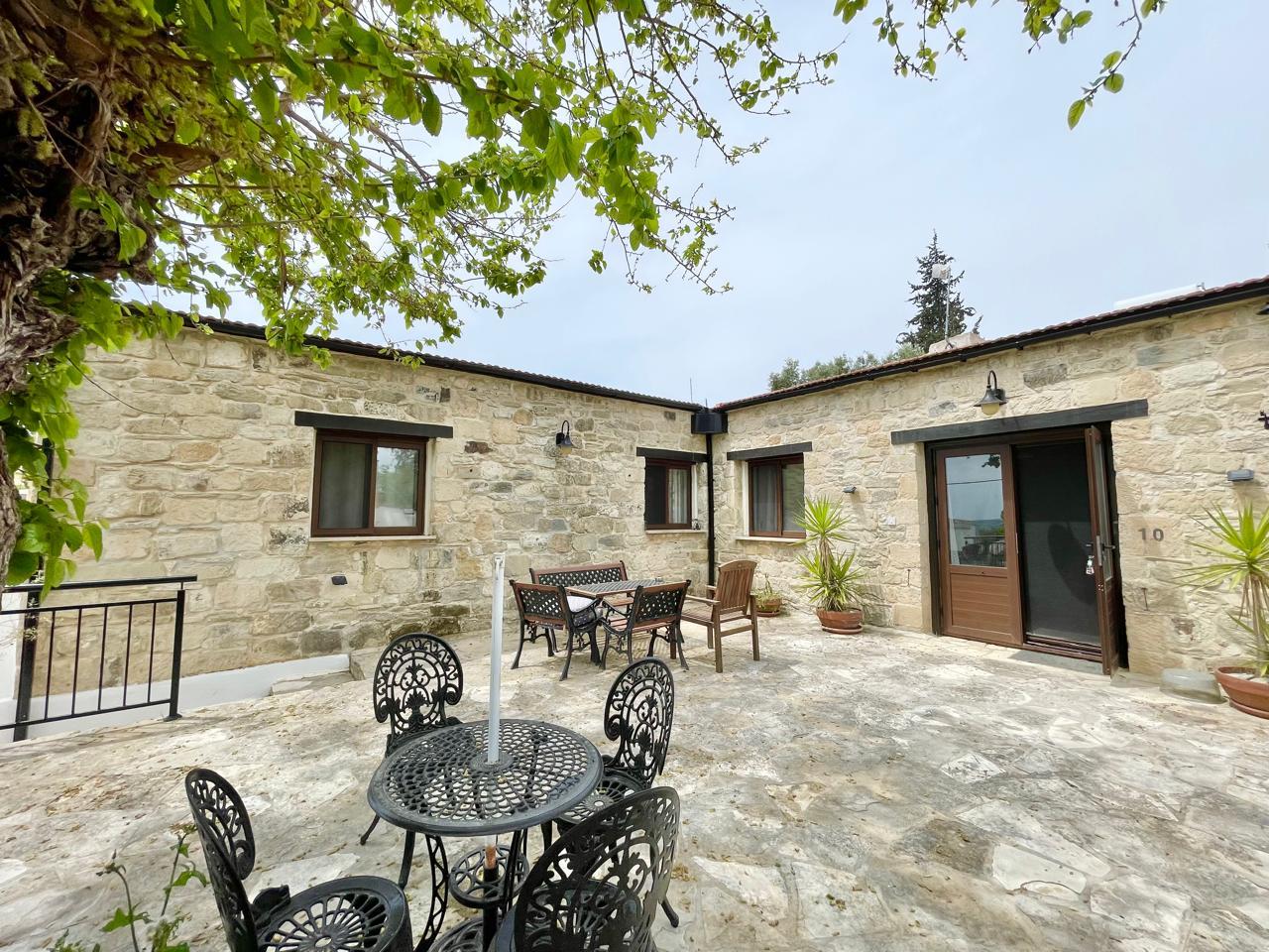 Two stone bungalows with 5 bedrooms on one plot — main photo