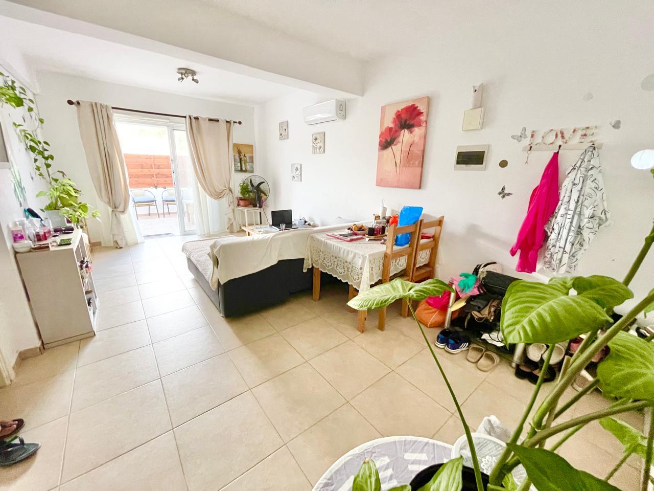 One-Bedroom Ground Apartment with Great Potential and an Attractive Price — photo 3